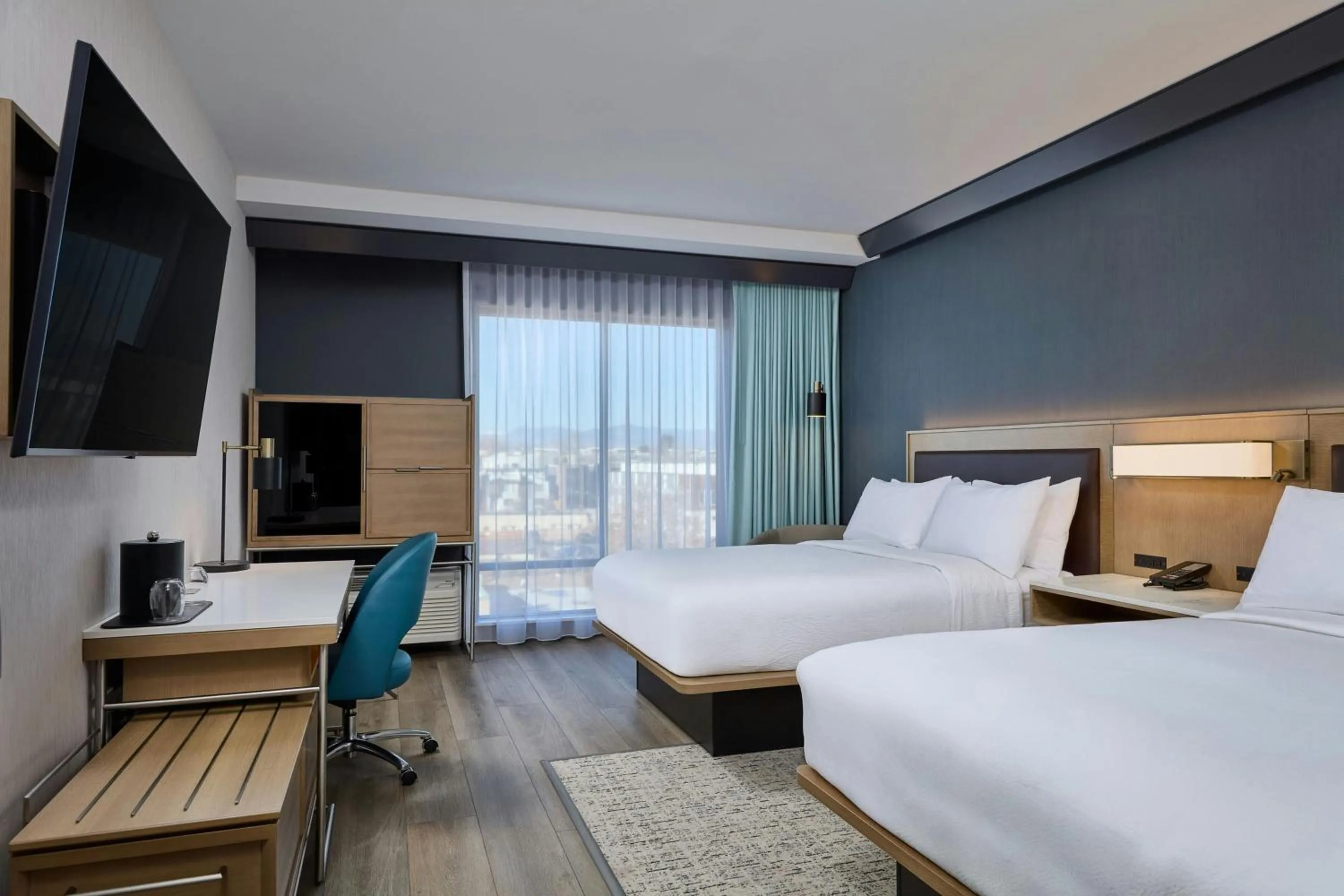 Photo of the whole room, Bed in Courtyard by Marriott Denver Downtown West