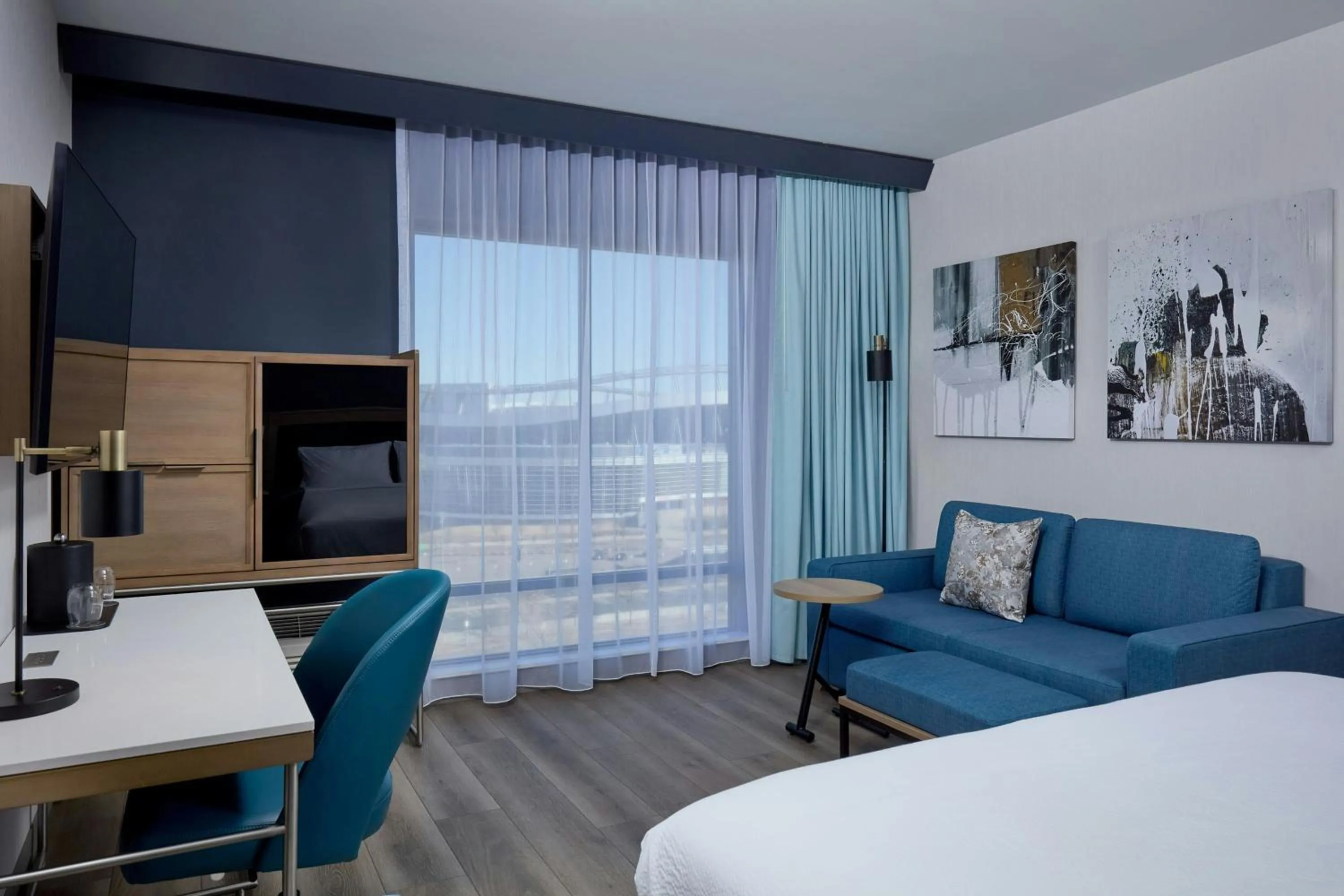 Photo of the whole room, Bed in Courtyard by Marriott Denver Downtown West