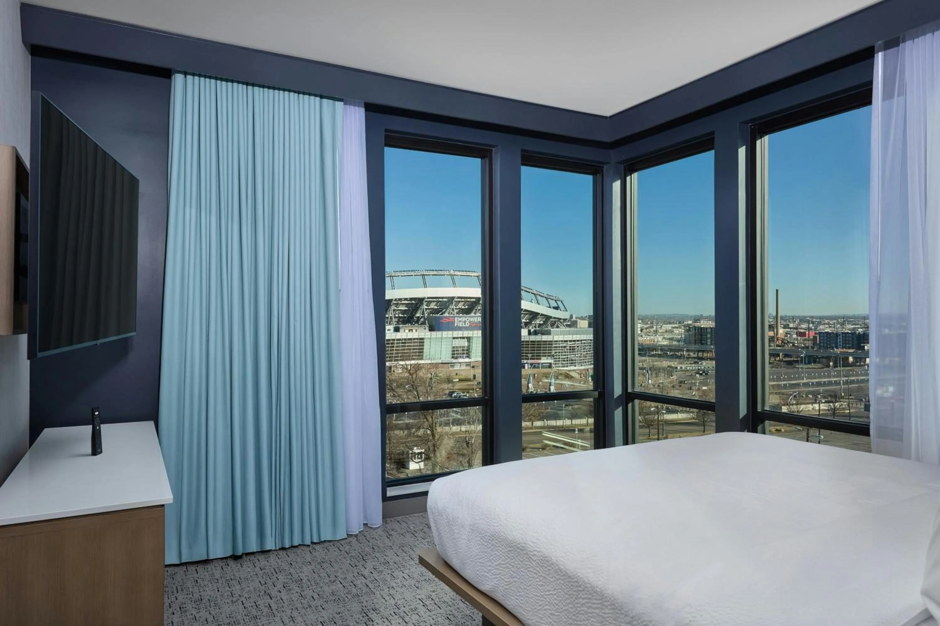 Photo of the whole room, Bed in Courtyard by Marriott Denver Downtown West