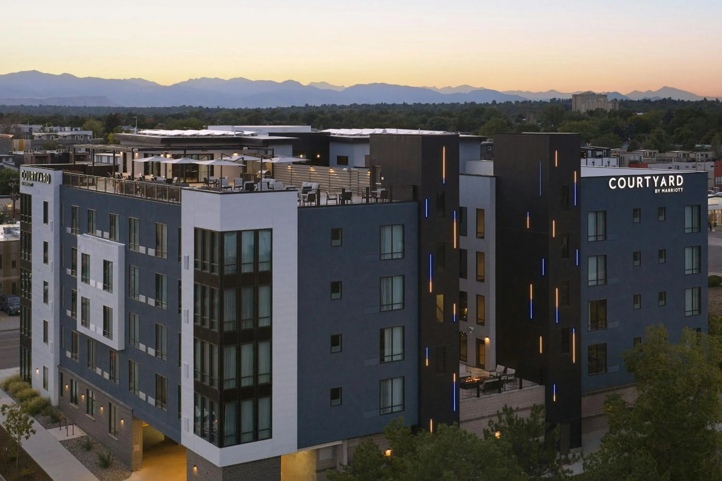 Property building in Courtyard by Marriott Denver Downtown West