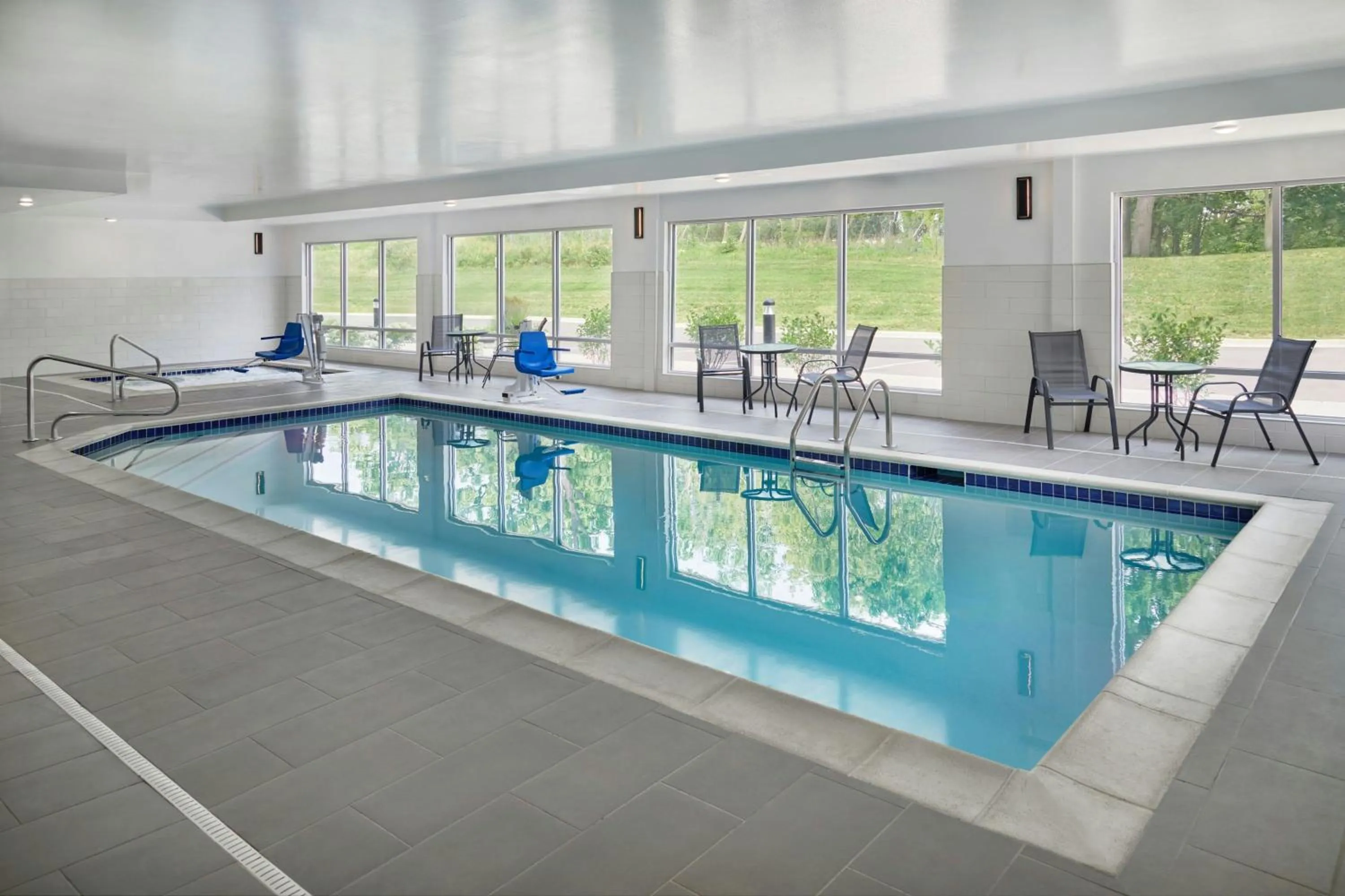 Swimming pool in TownePlace Suites by Marriott Lansing North