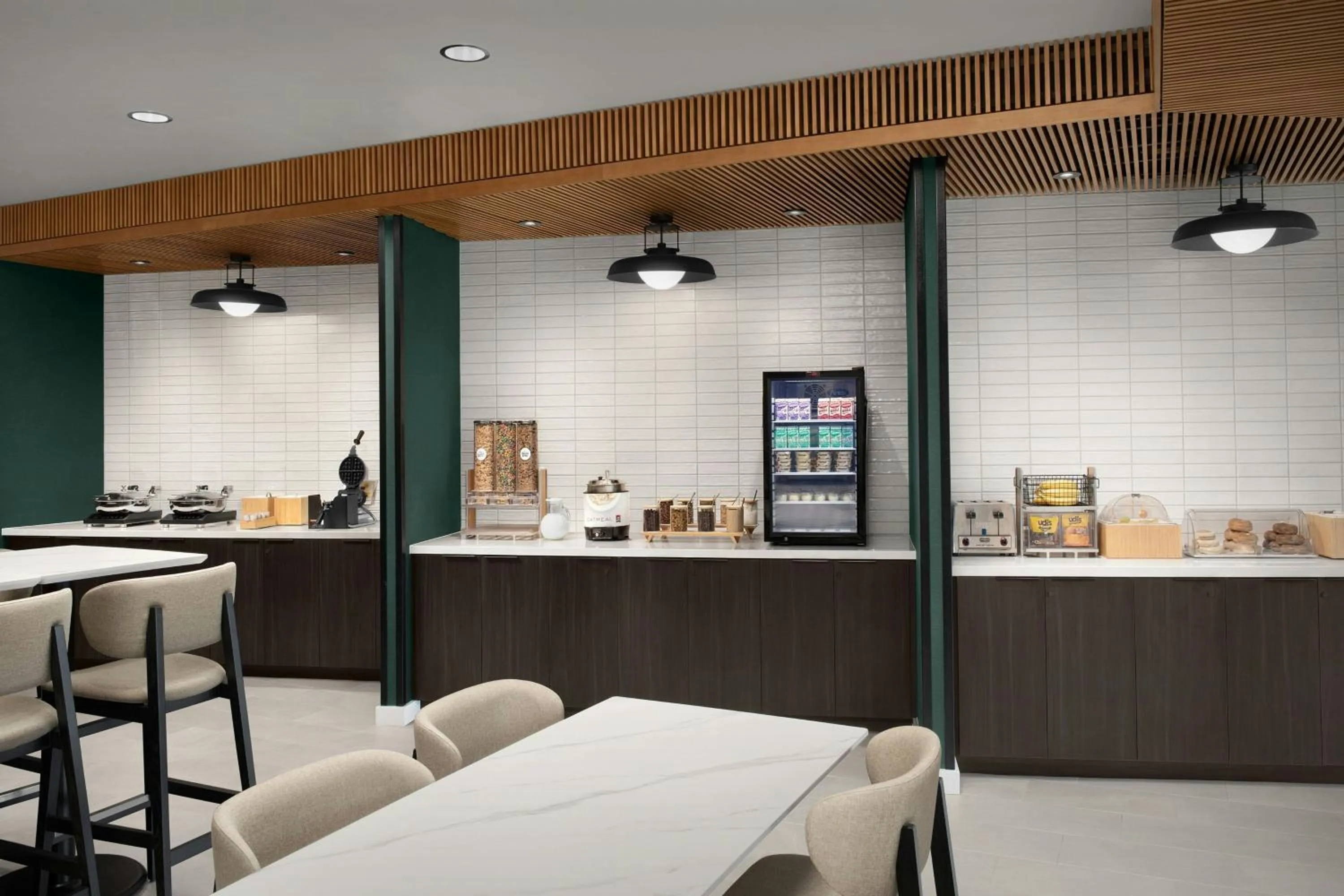 Breakfast in Fairfield by Marriott Inn & Suites Portland Newberg