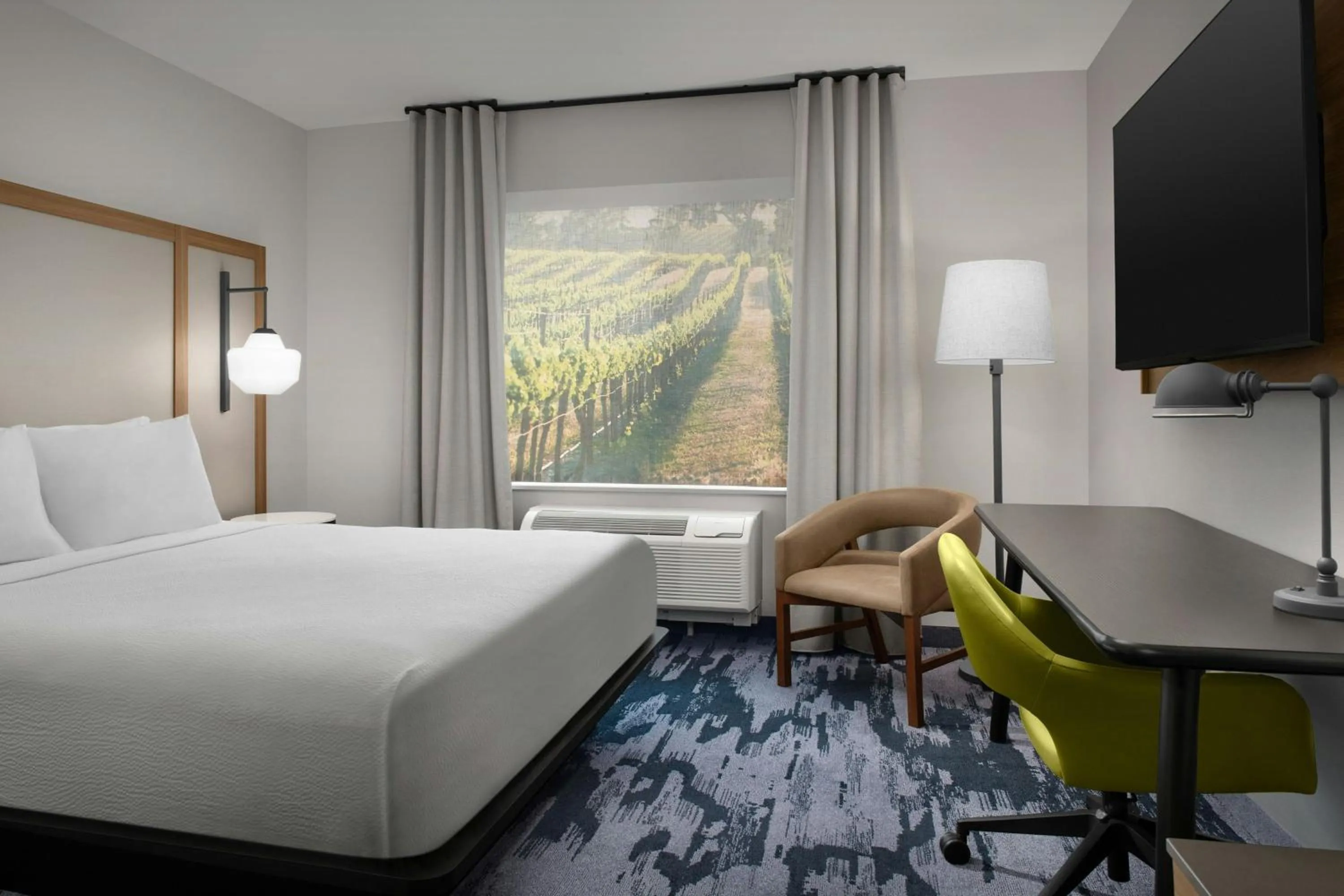 Photo of the whole room, Bed in Fairfield by Marriott Inn & Suites Portland Newberg