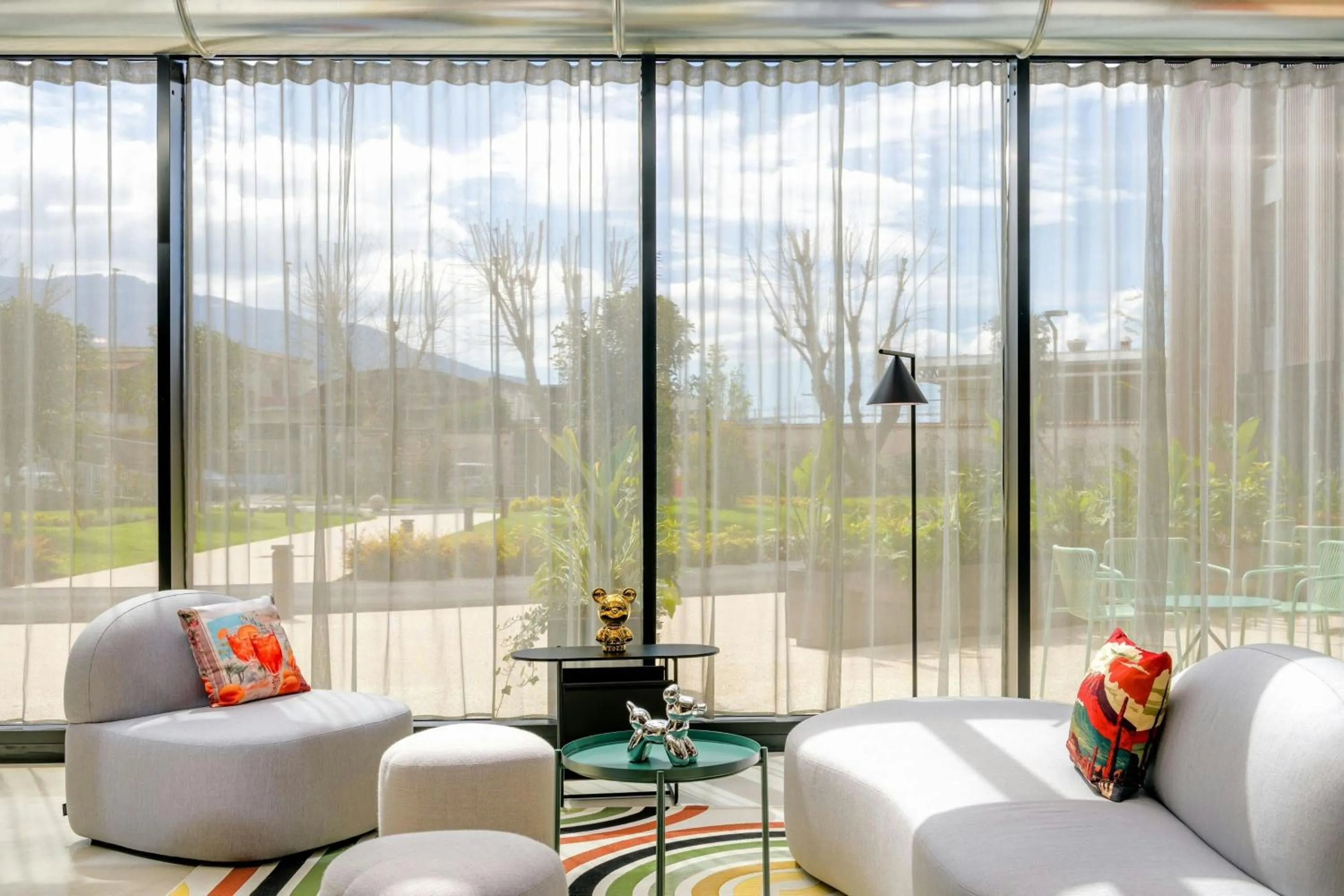 Lounge or bar in Moxy Pompeii