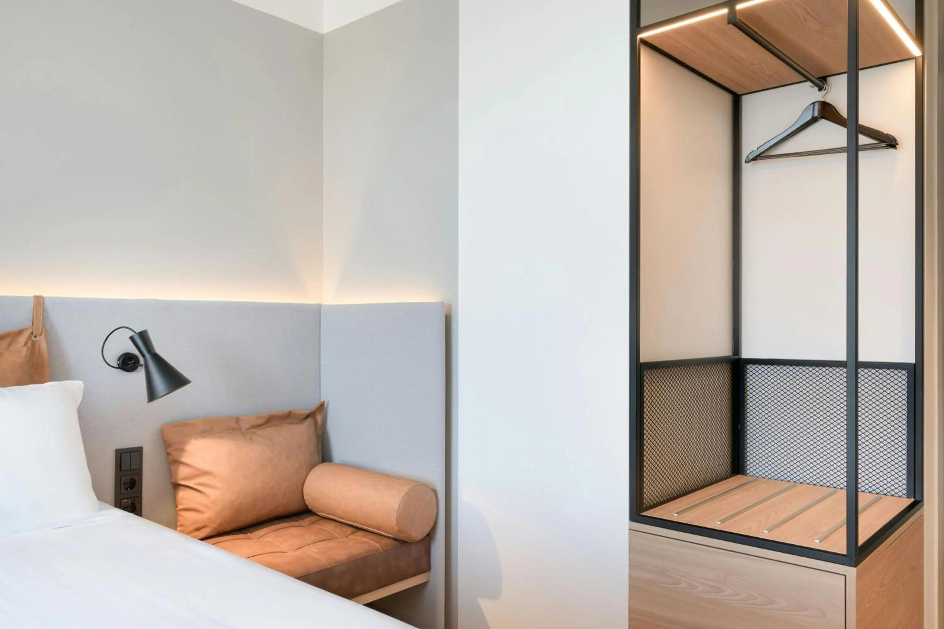 Photo of the whole room, Bed in Moxy Pompeii