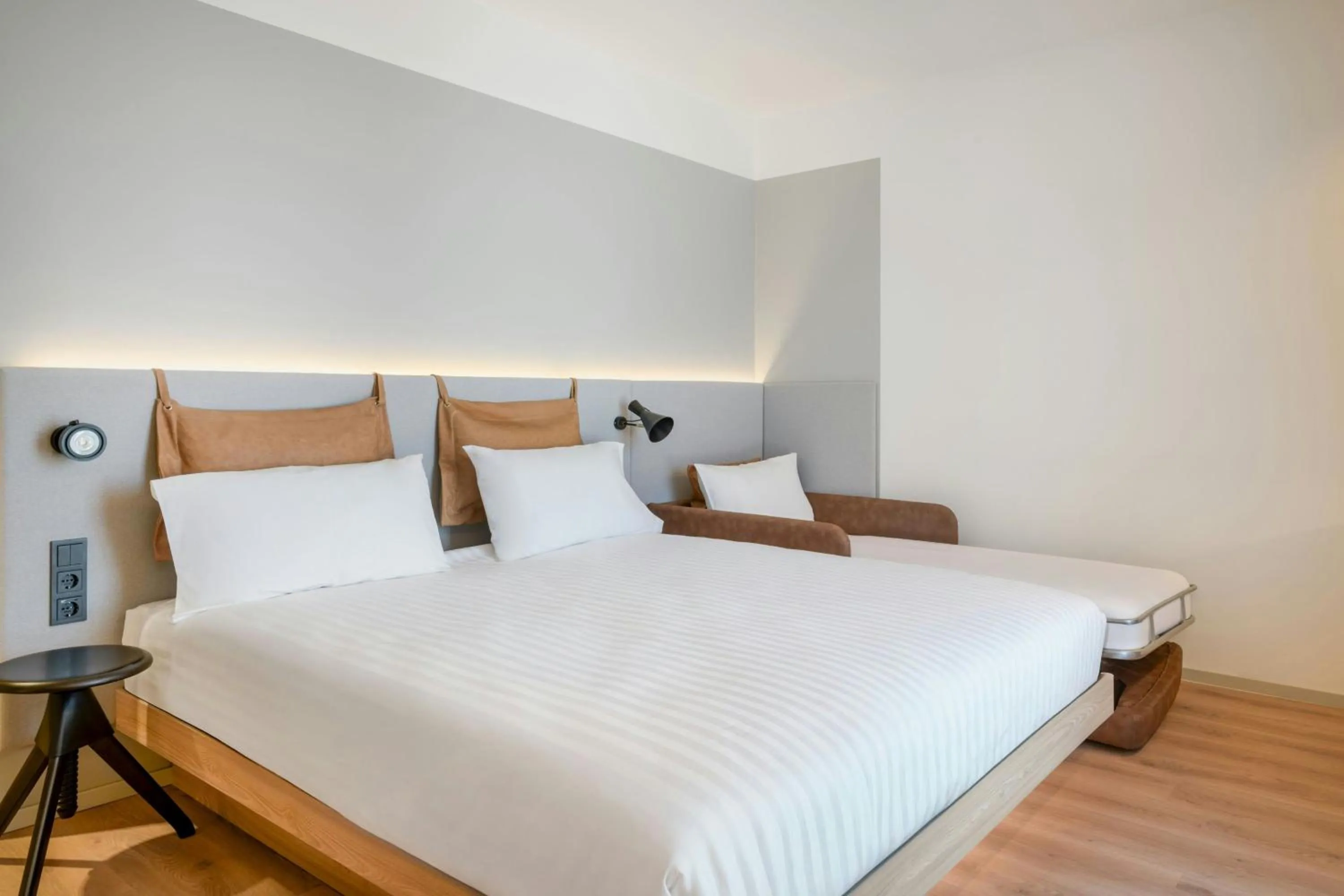 Photo of the whole room, Bed in Moxy Pompeii