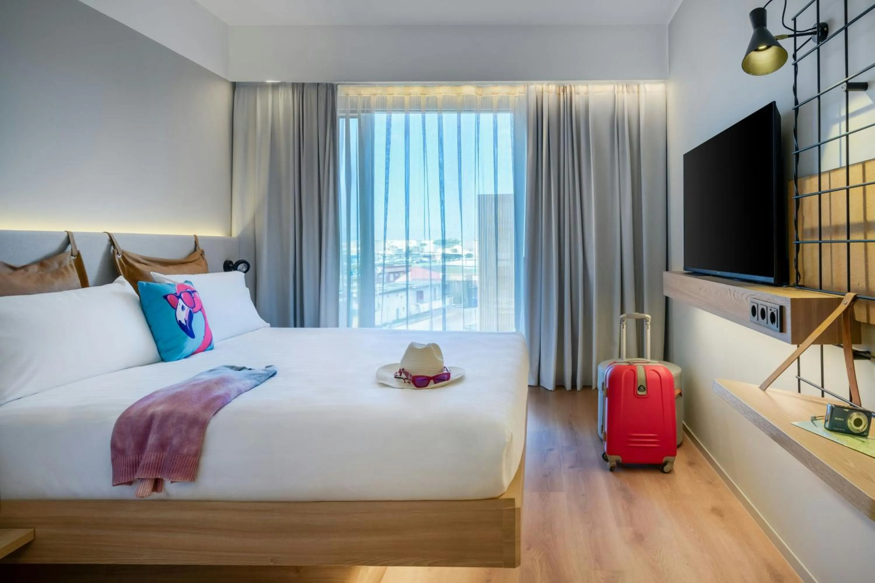 Photo of the whole room, Bed in Moxy Pompeii