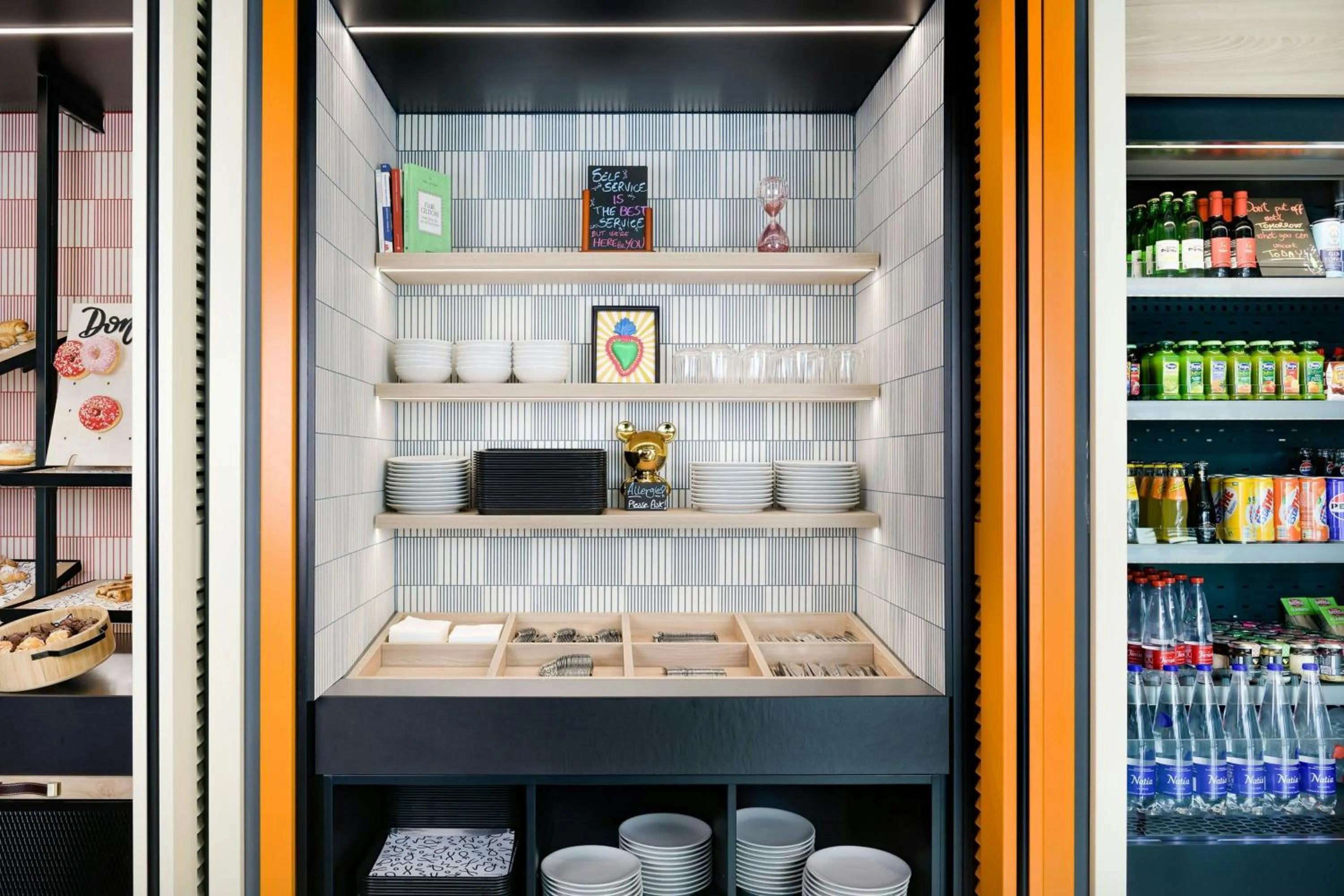 Restaurant/places to eat in Moxy Pompeii