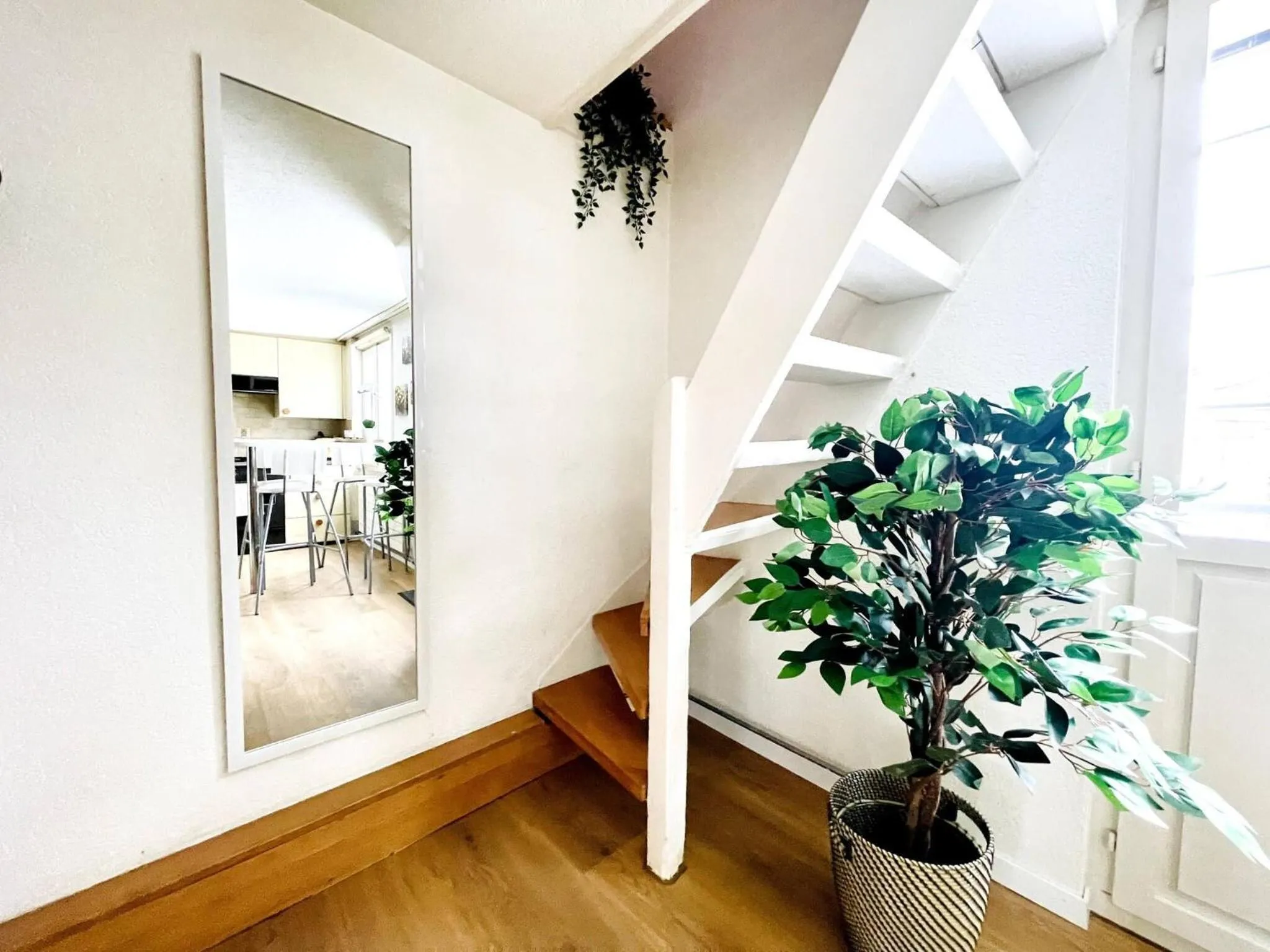 Einzigartige Schone Altbau- Wohnung Im Zentrum