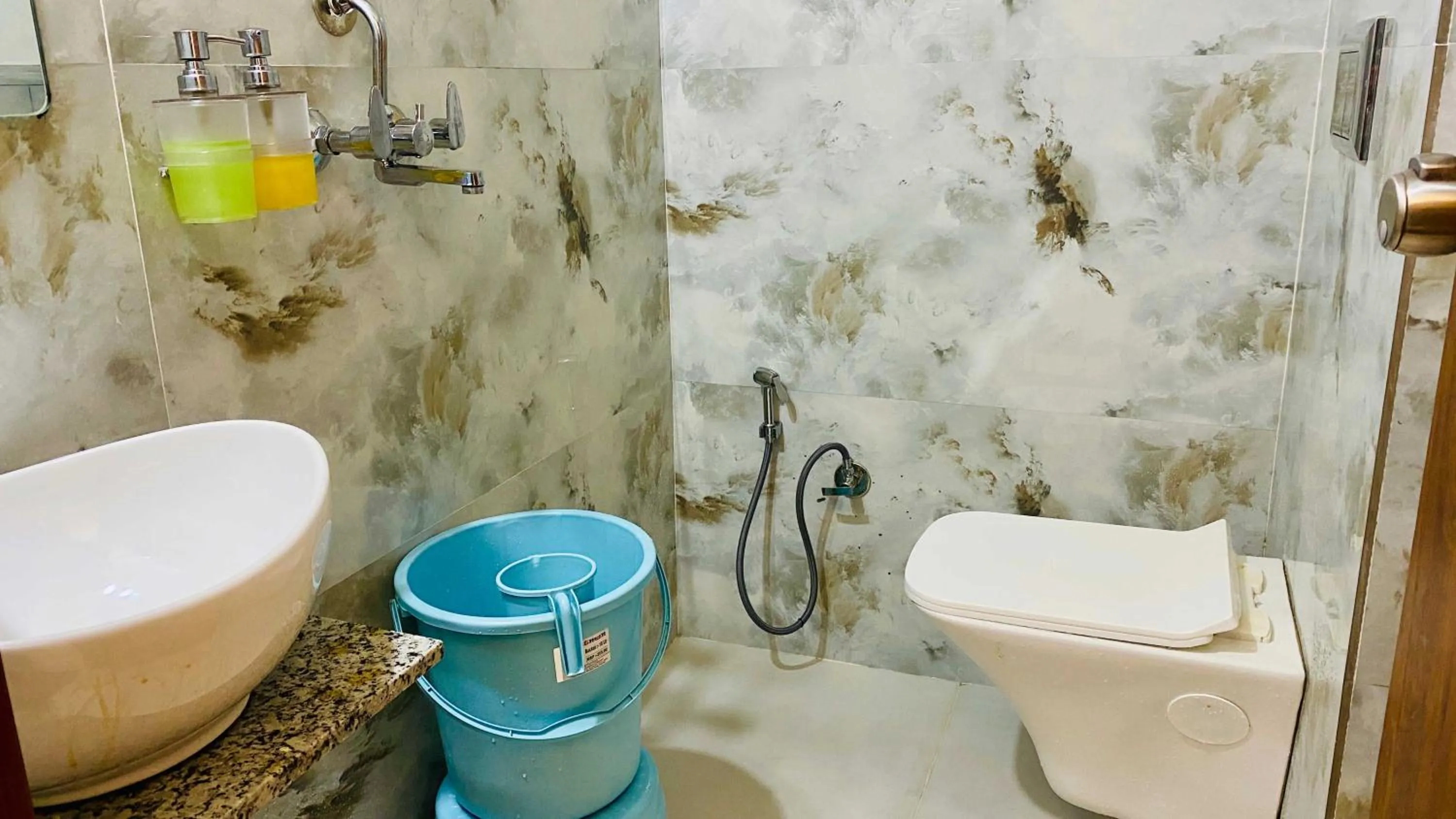 Shower in Hotel Krishnarchana