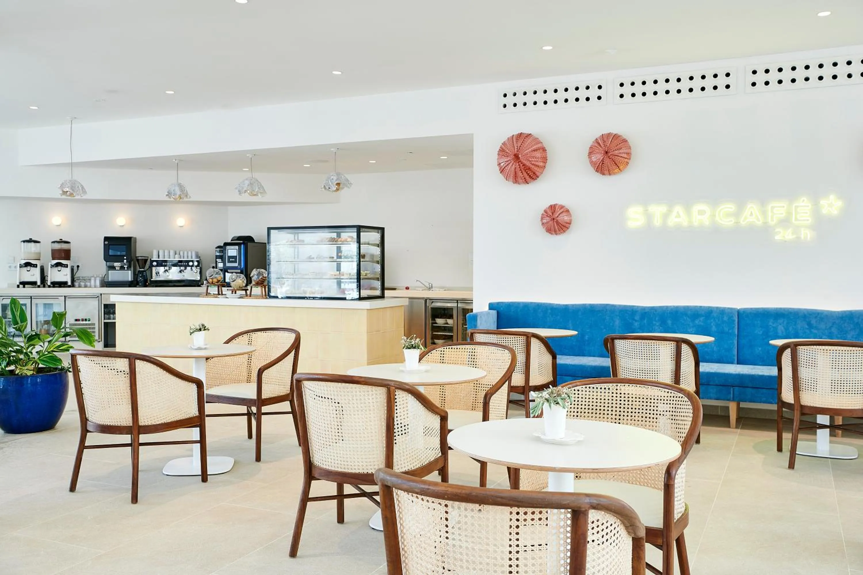 Lounge or bar in Iberostar Selection Albufera Park All Inclusive