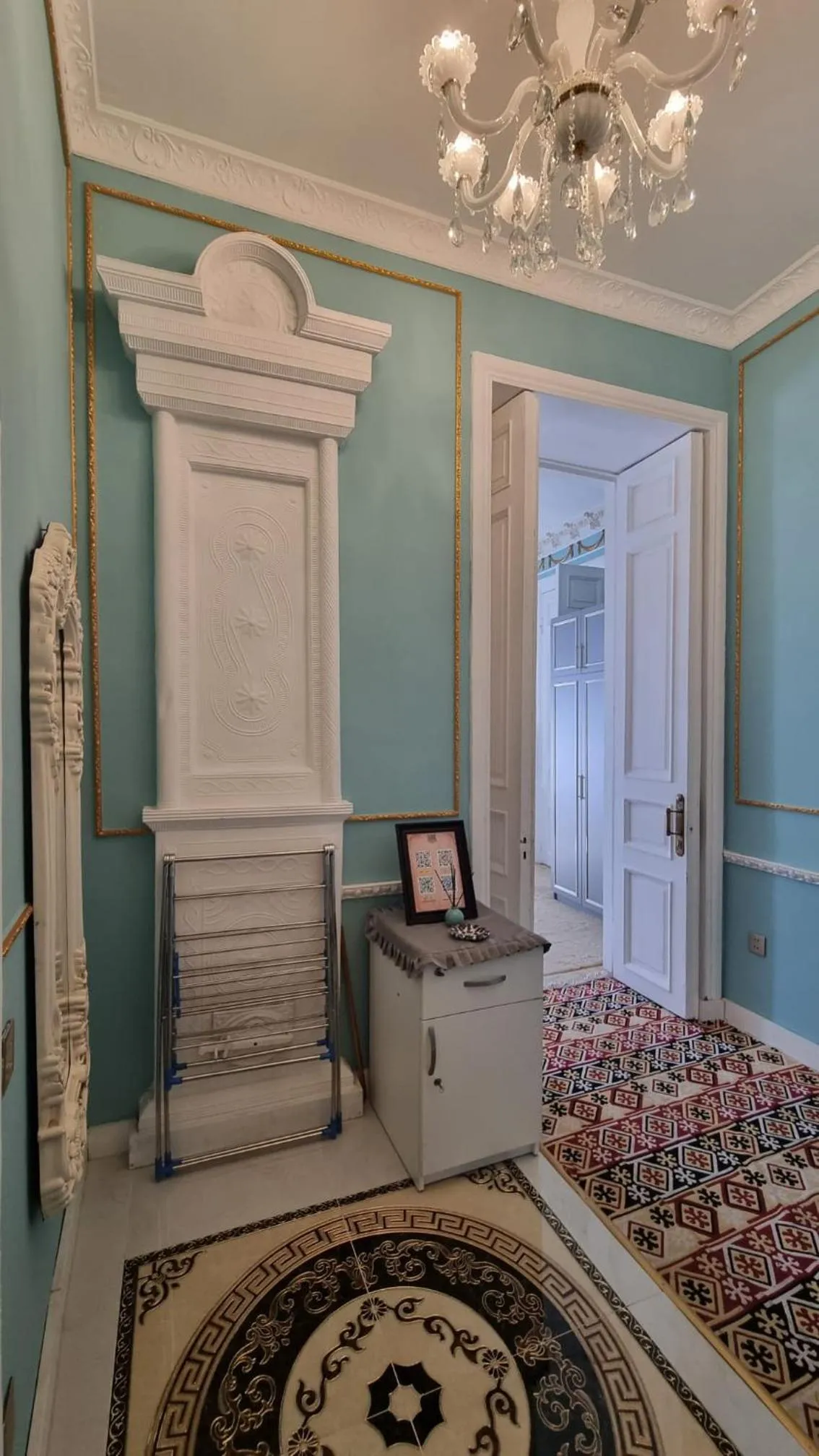 Photo of the whole room, Bed in Apartments History 1870