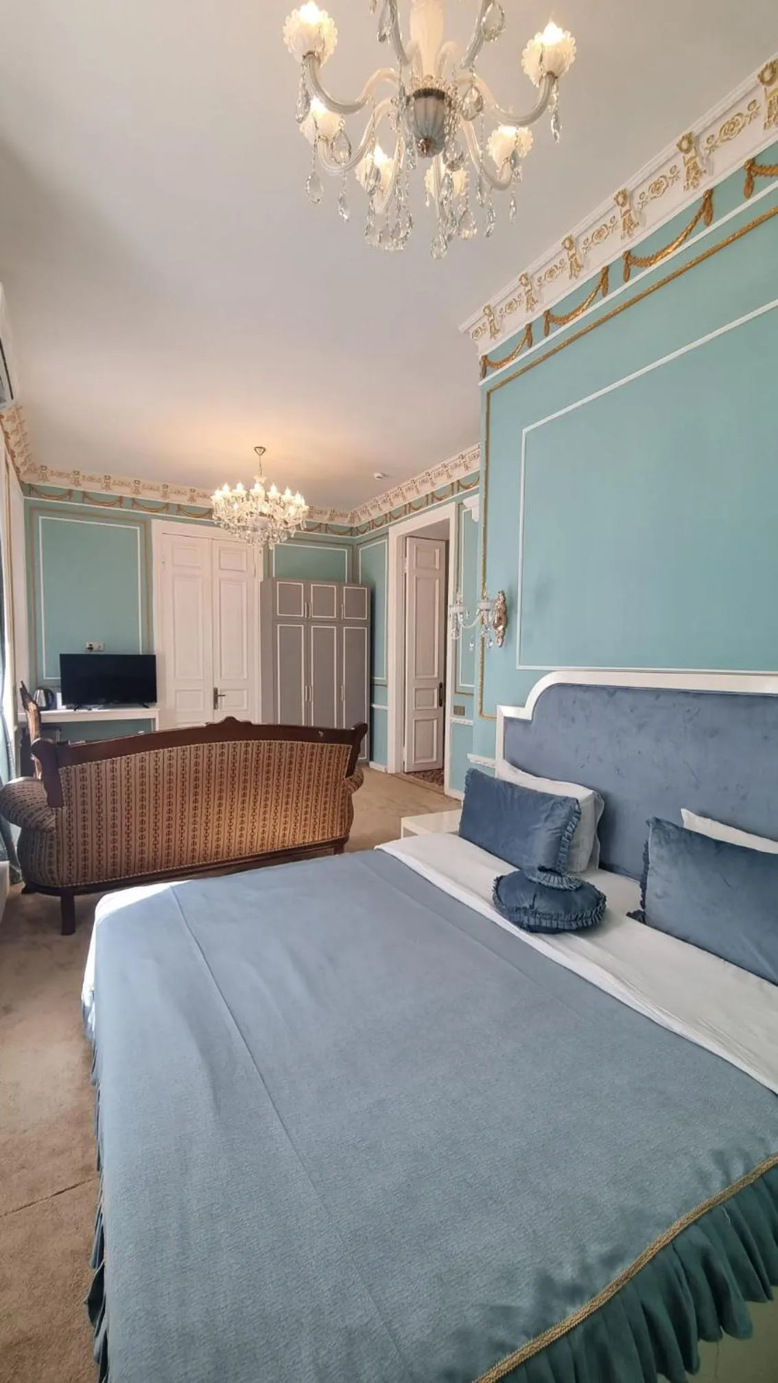 Bed in Apartments History 1870