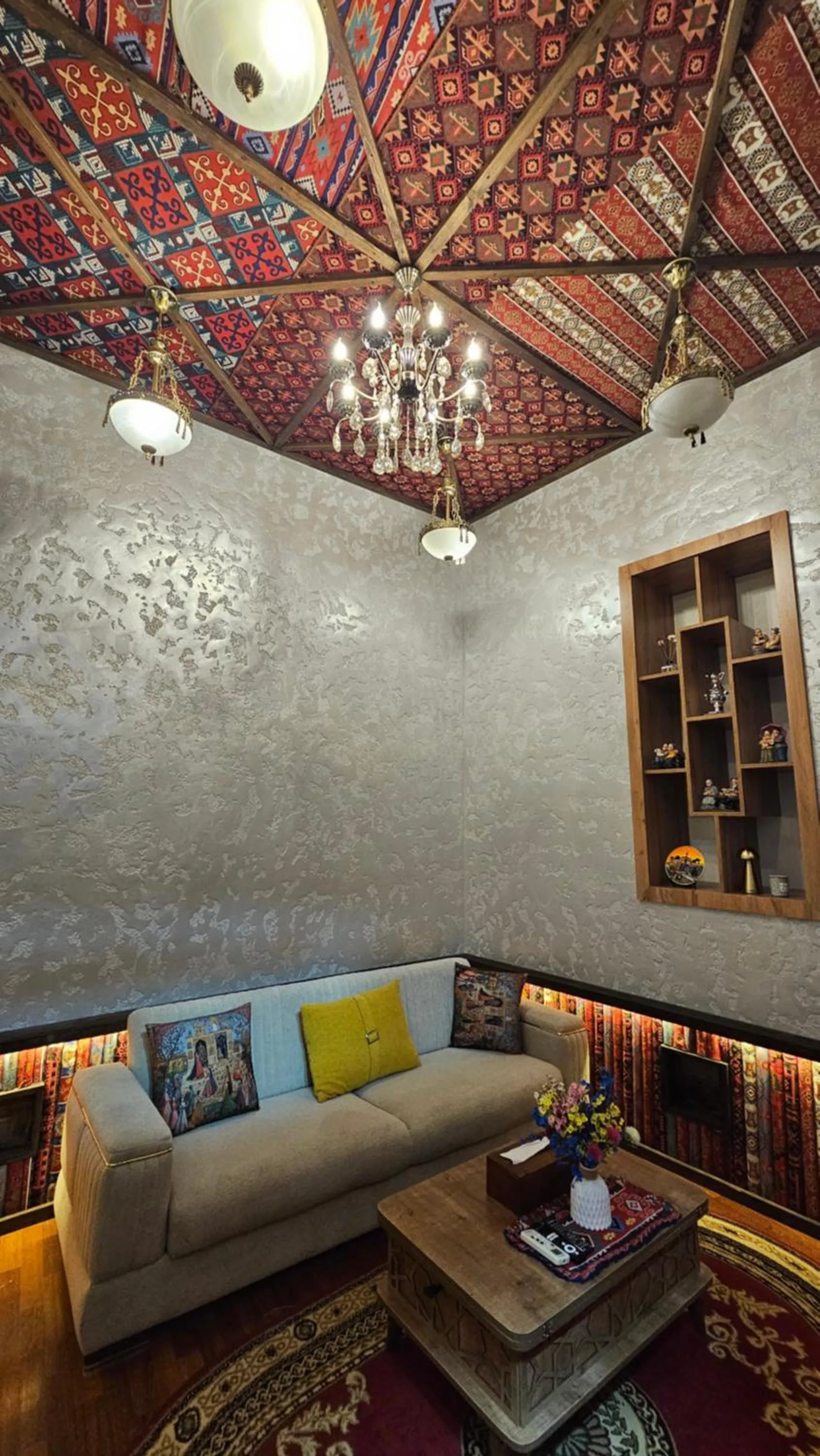 Living room in Apartments History 1870