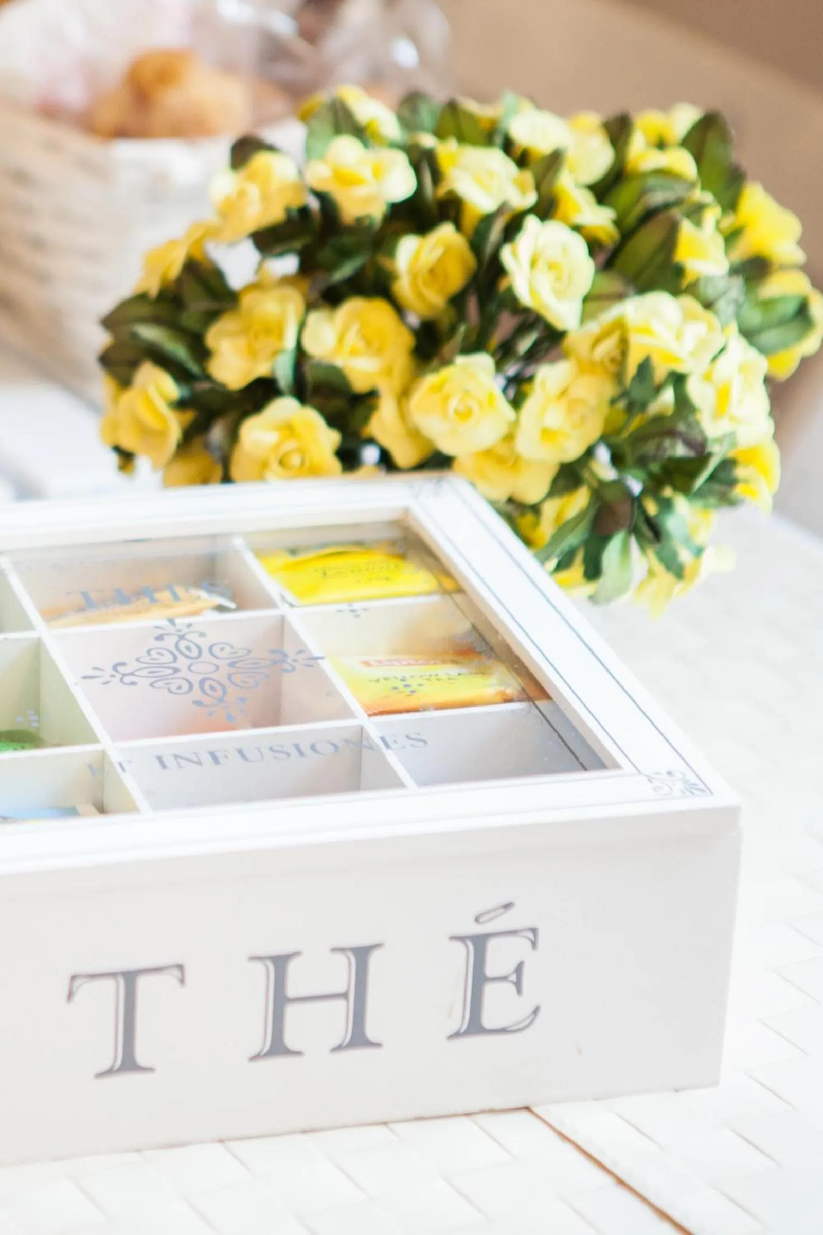 Communal kitchen in B&B Vatican's Keys