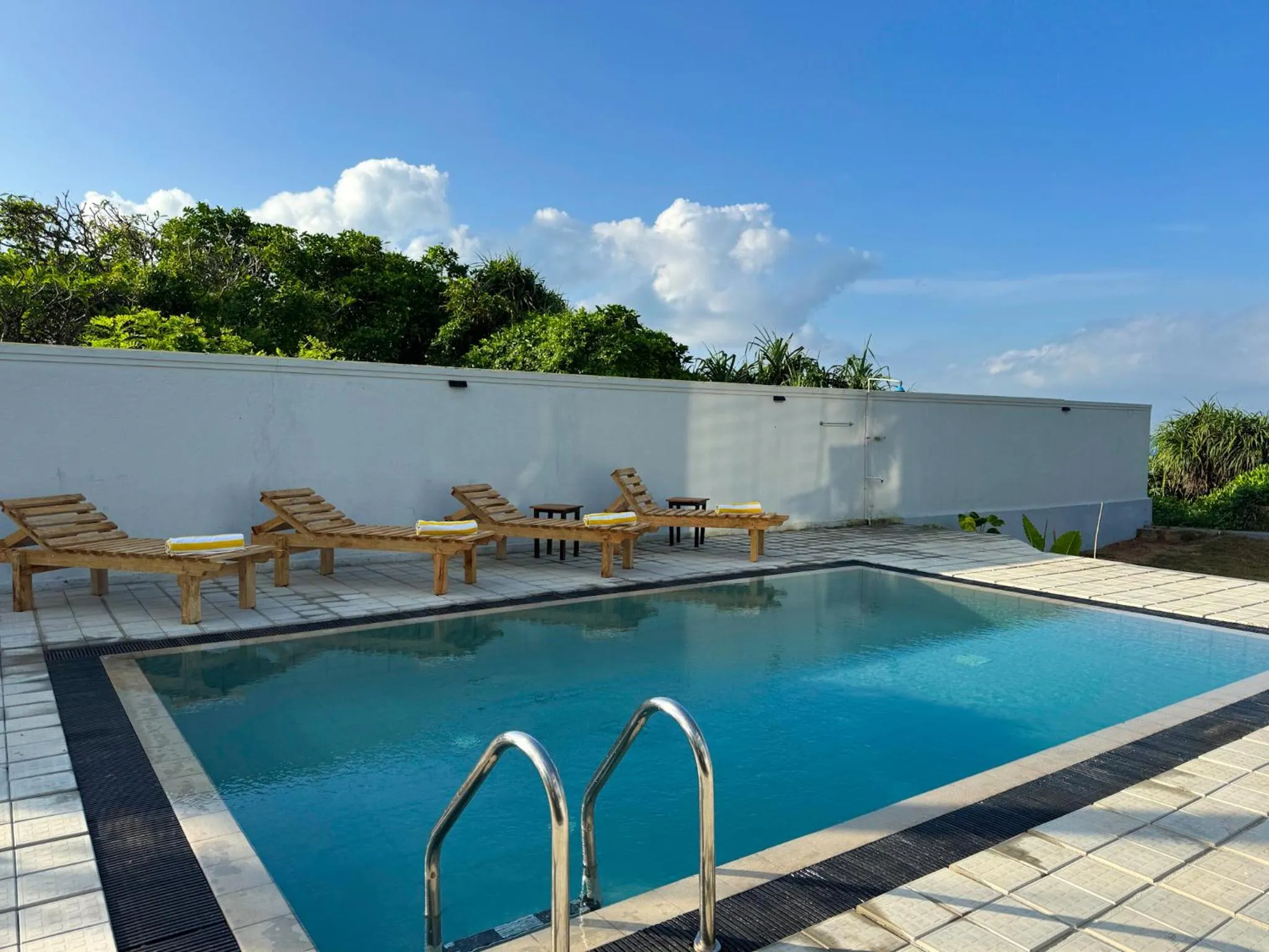 Day in Moi Induruwa by DBI