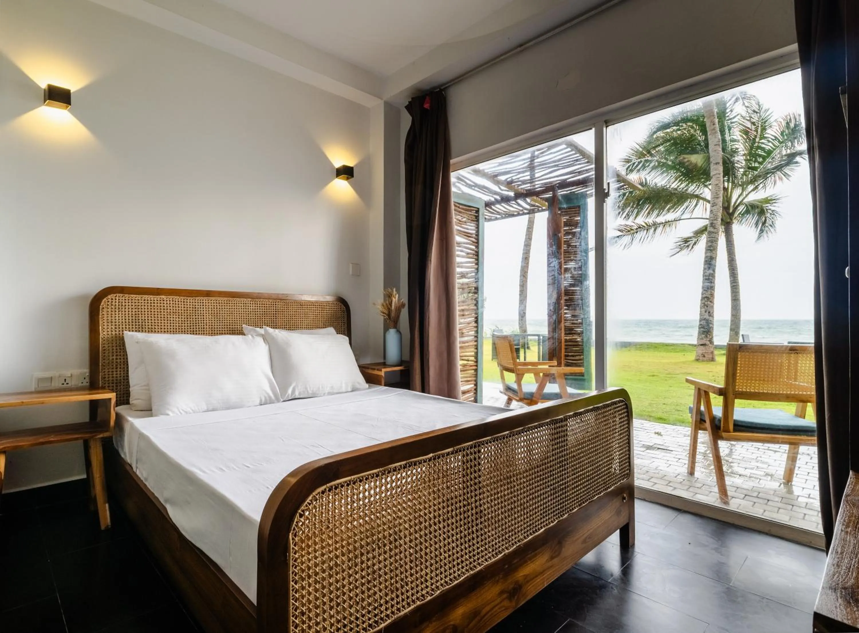 Bed in Moi Induruwa by DBI