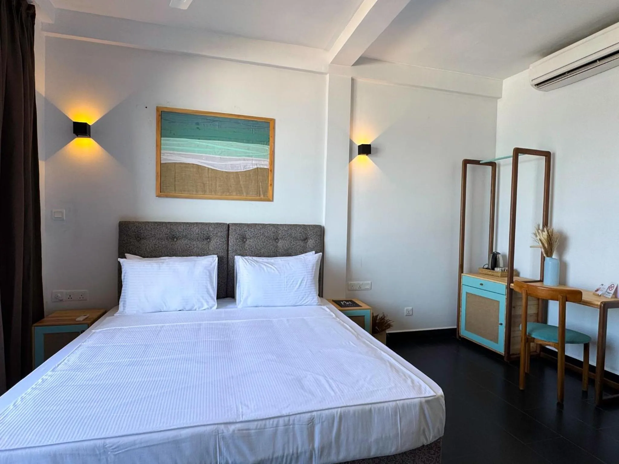 Bed in Moi Induruwa by DBI