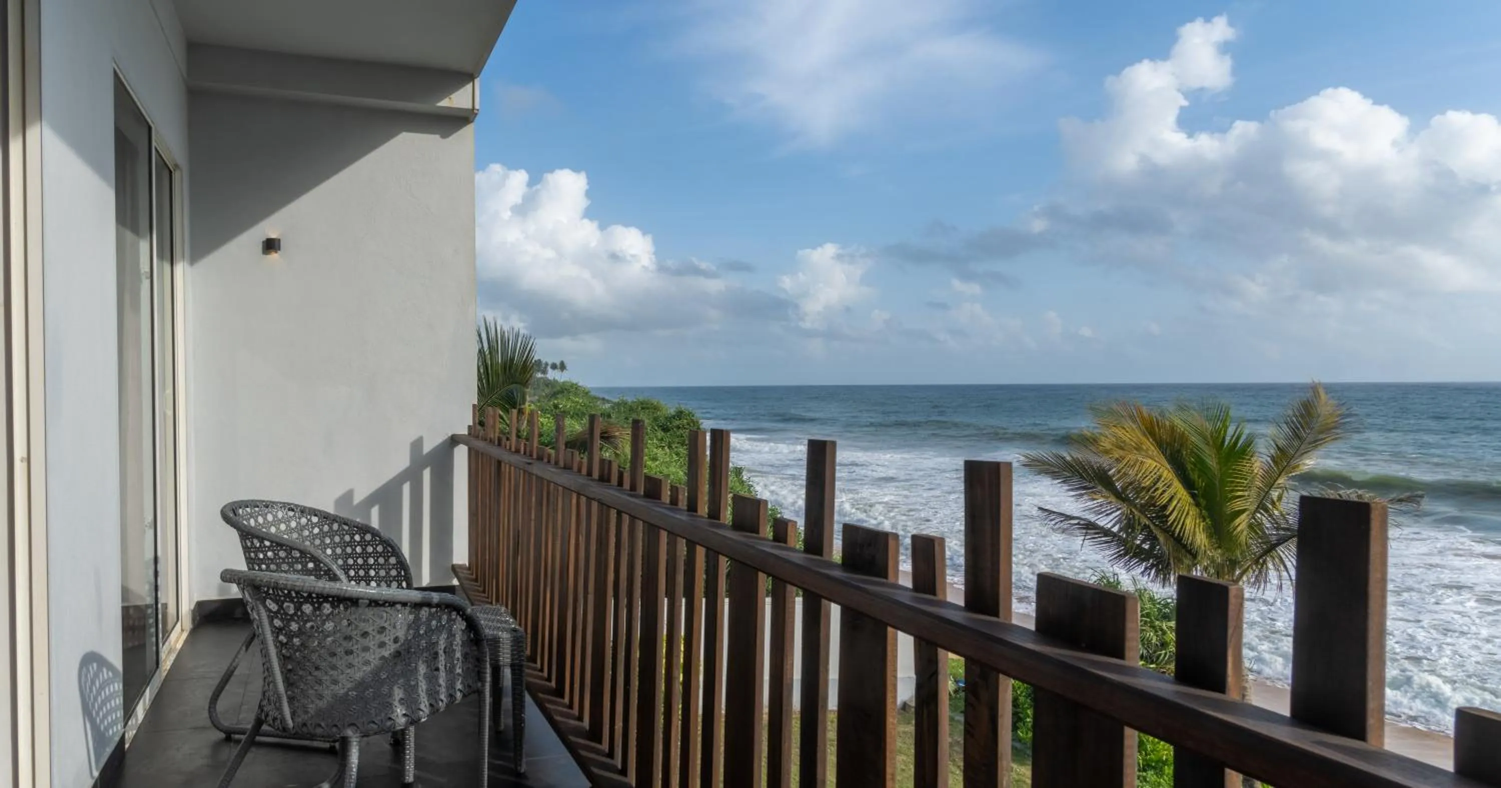 Balcony/Terrace in Moi Induruwa by DBI