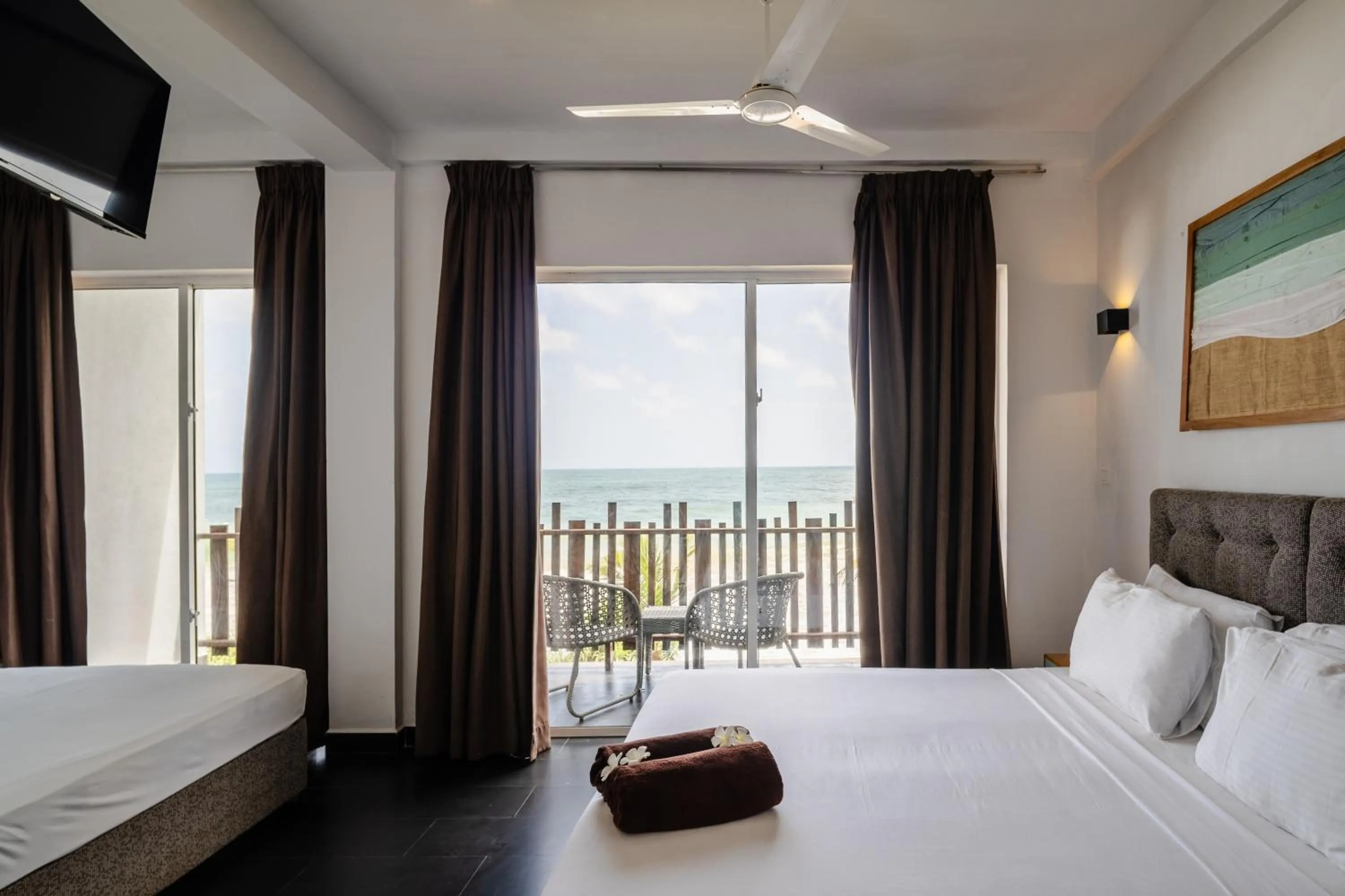 Bed in Moi Induruwa by DBI