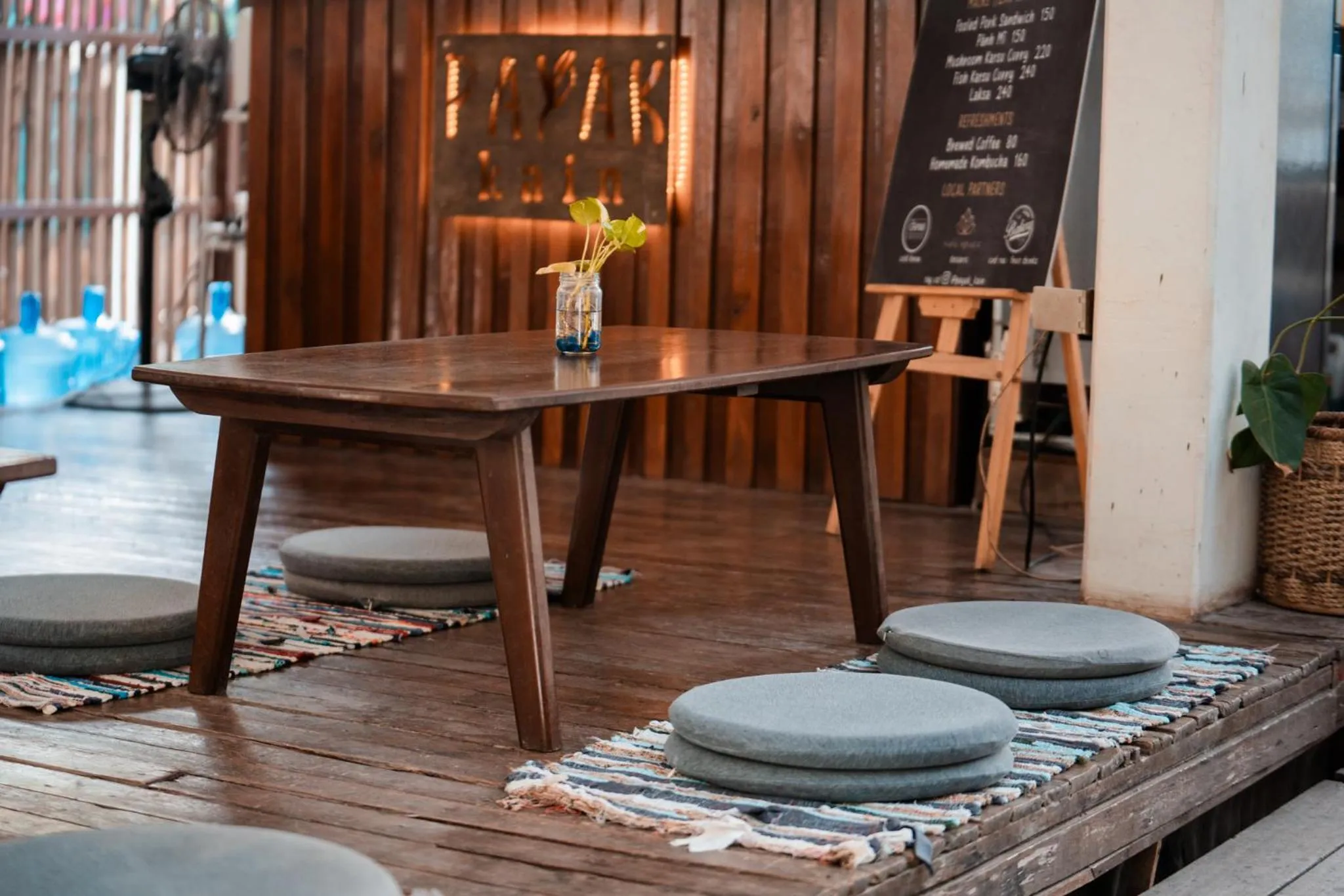 Restaurant/places to eat in Aluntala Hostel