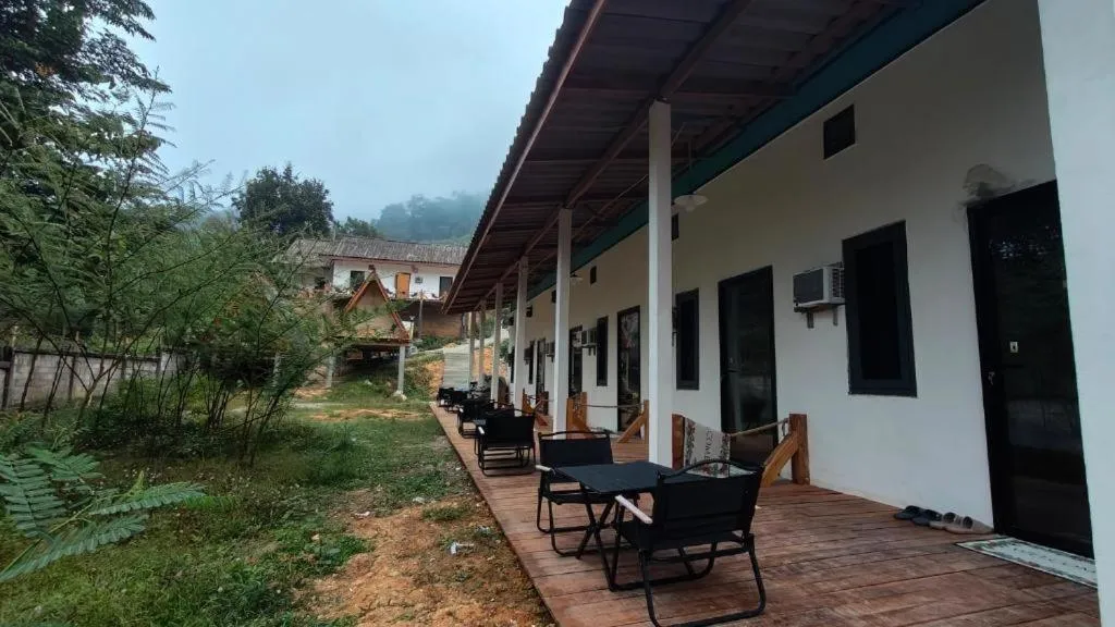 Property building in Mimosa Backpackers Hostel