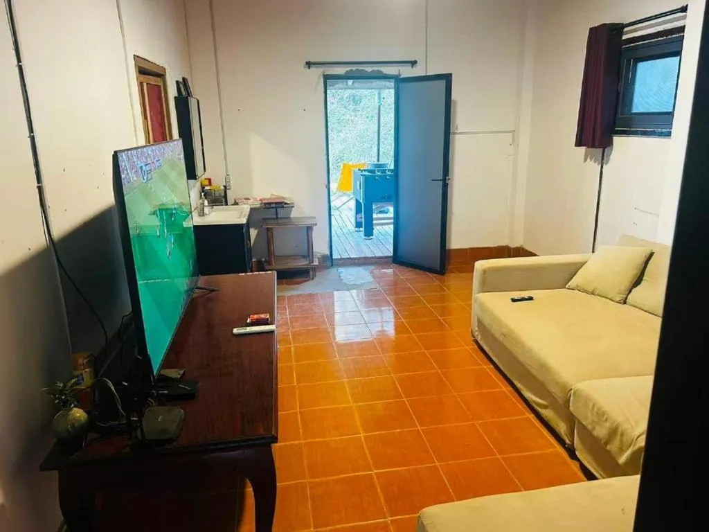 TV and multimedia in Mimosa Backpackers Hostel