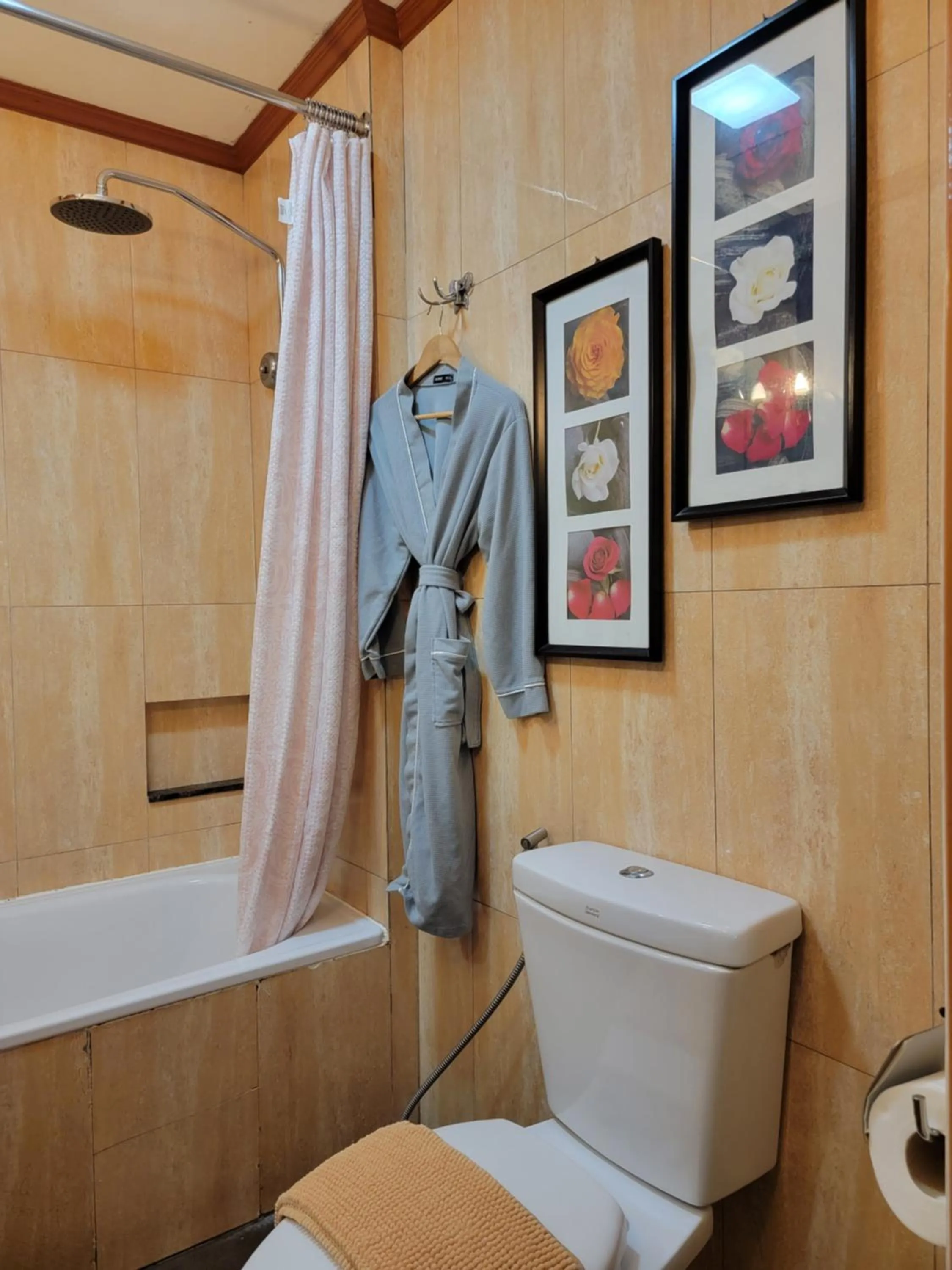 Bathroom in Lee Boutique Hotel Tagaytay