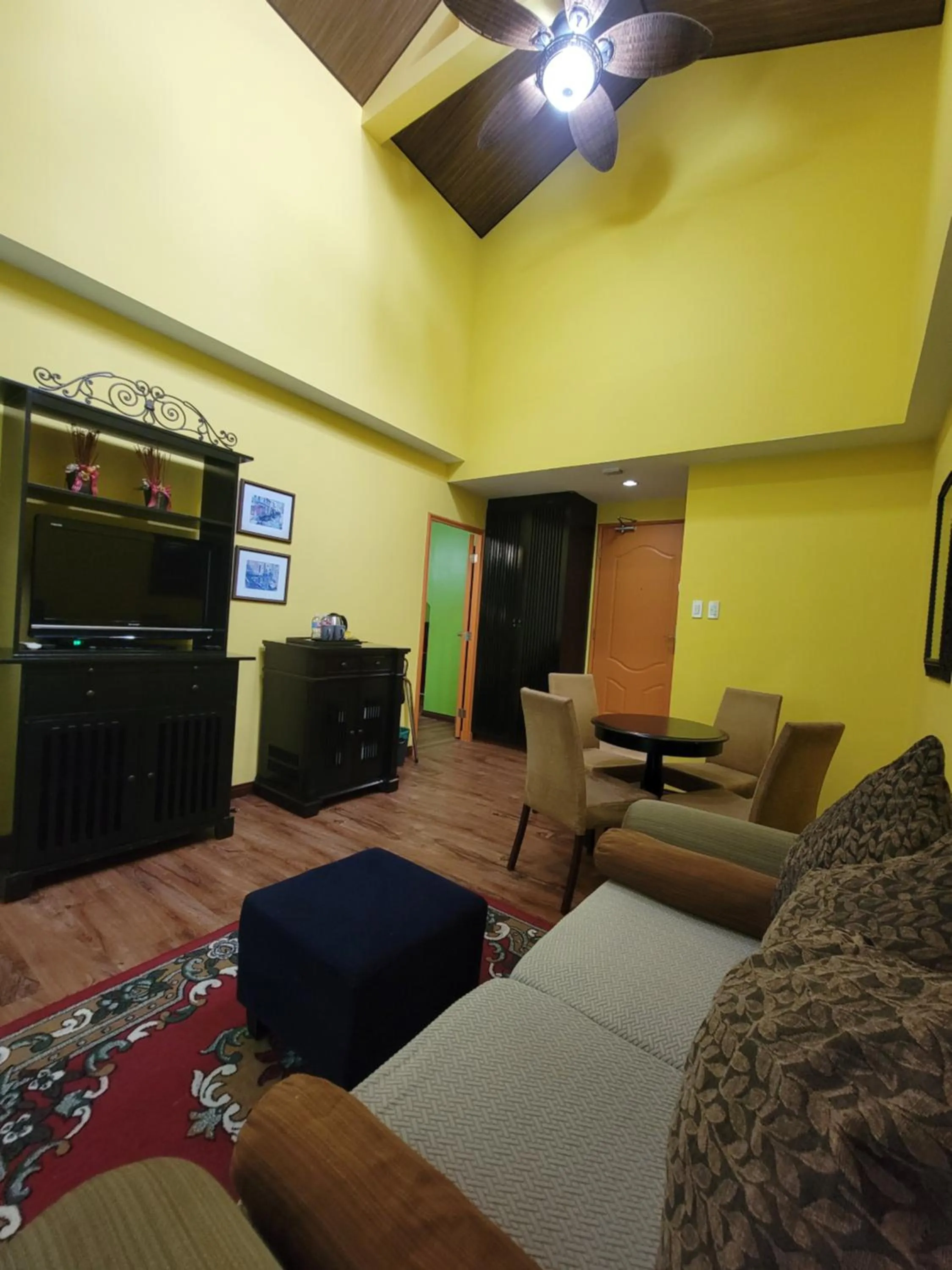 TV and multimedia in Lee Boutique Hotel Tagaytay