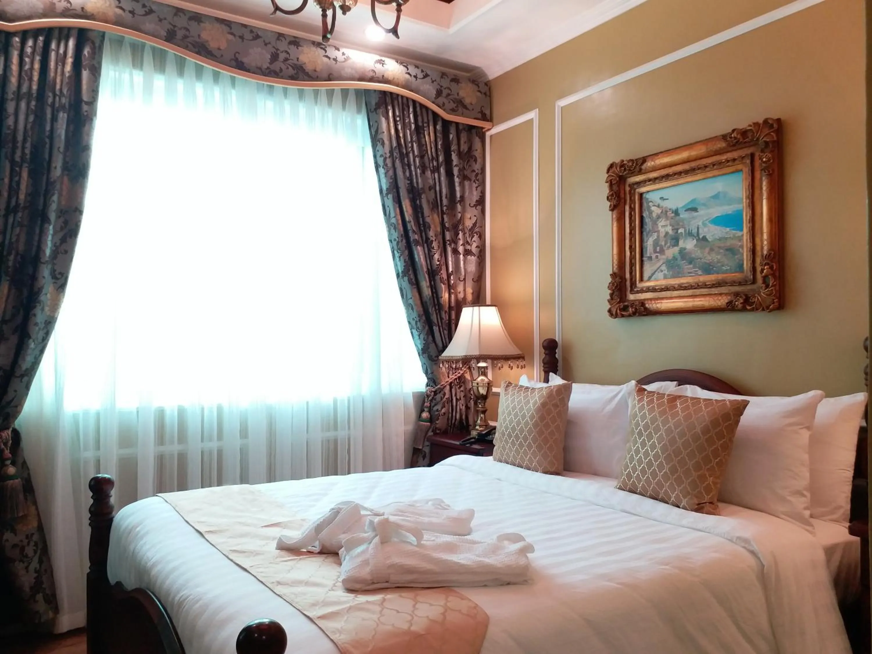 Bed in Lee Boutique Hotel Tagaytay