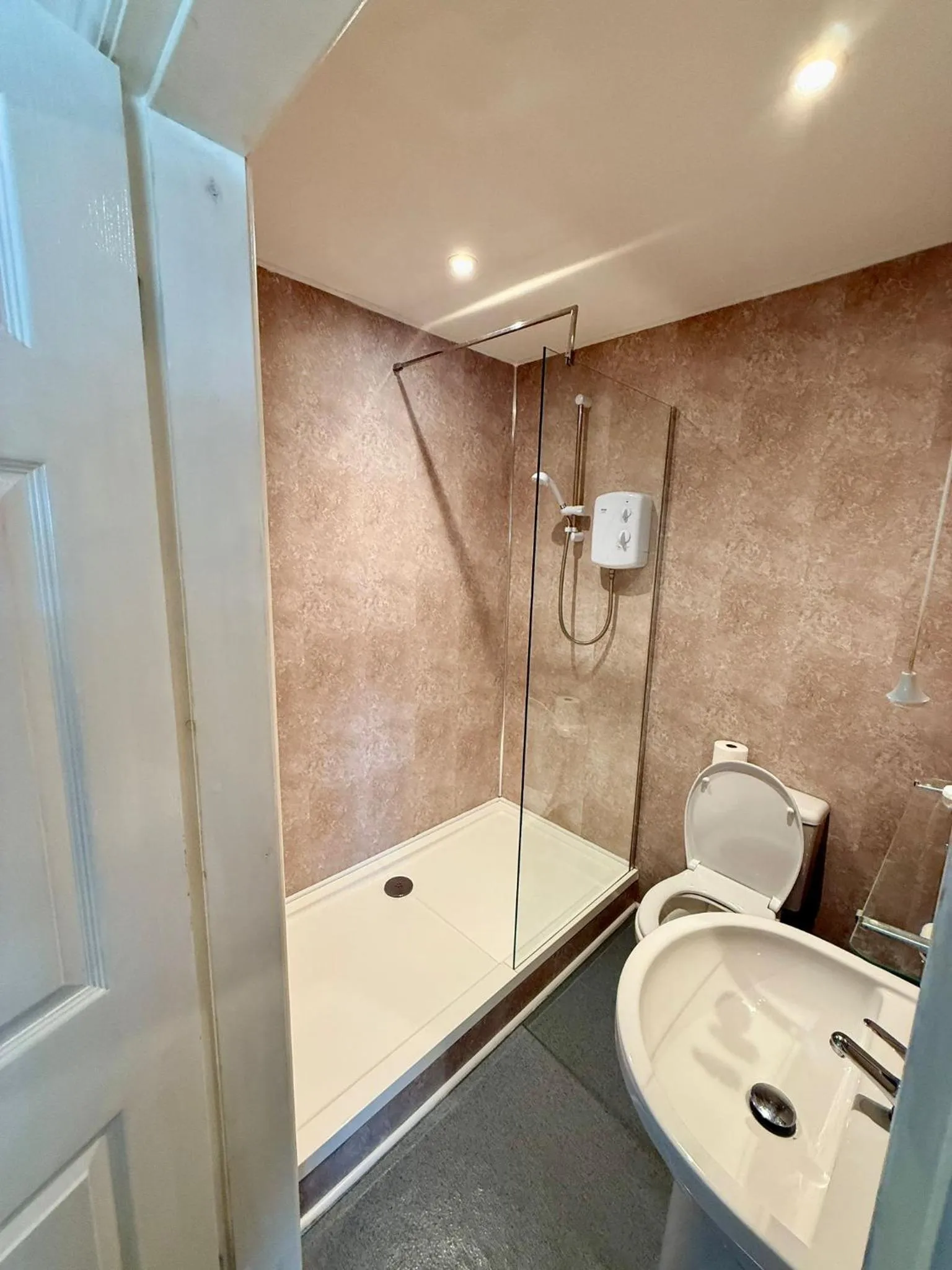 Bathroom in The Woodman Inn