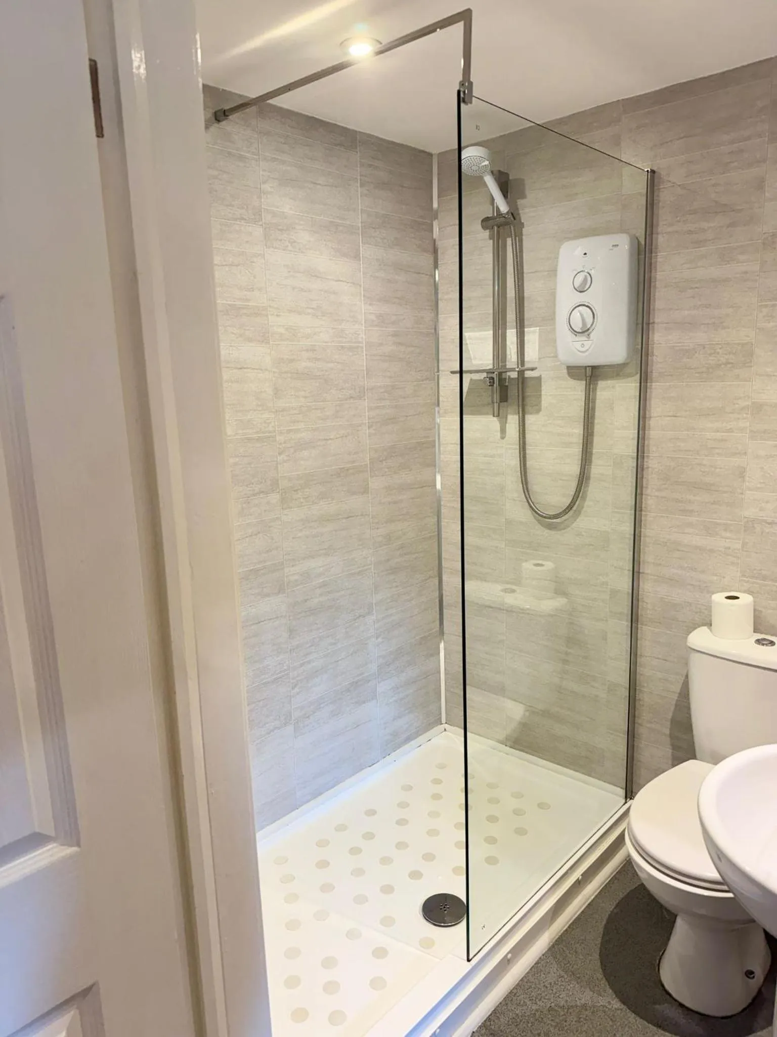 Toilet in The Woodman Inn