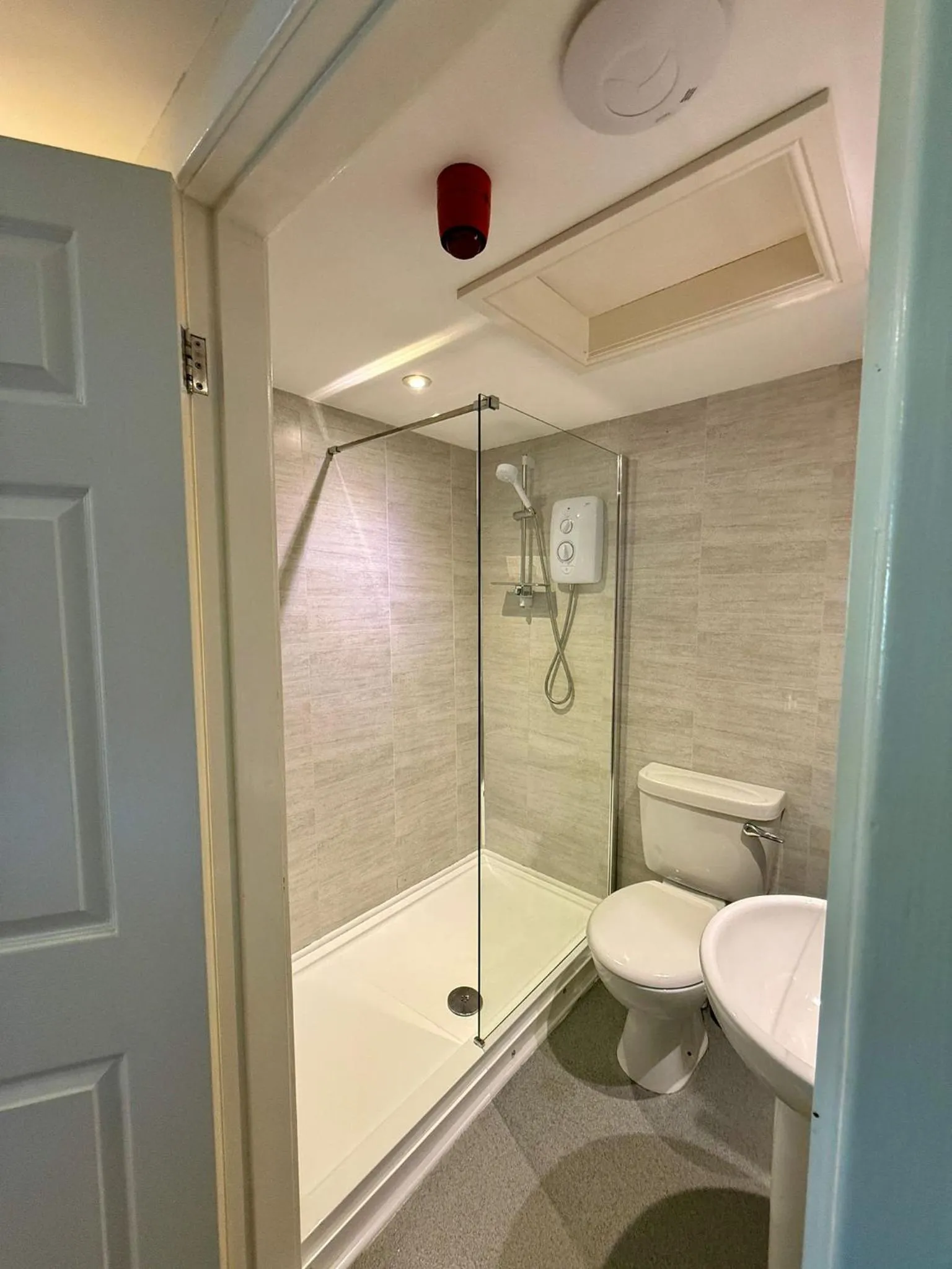 Bathroom in The Woodman Inn