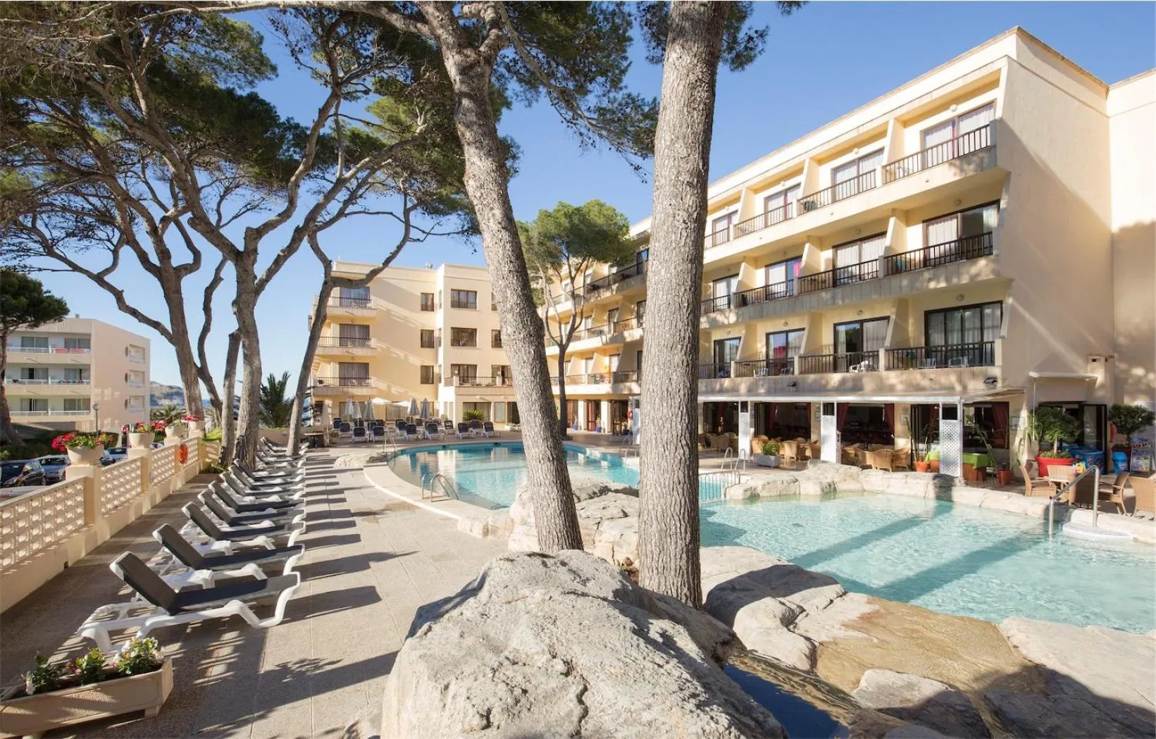 Property building in Hotel Bella Playa & Spa