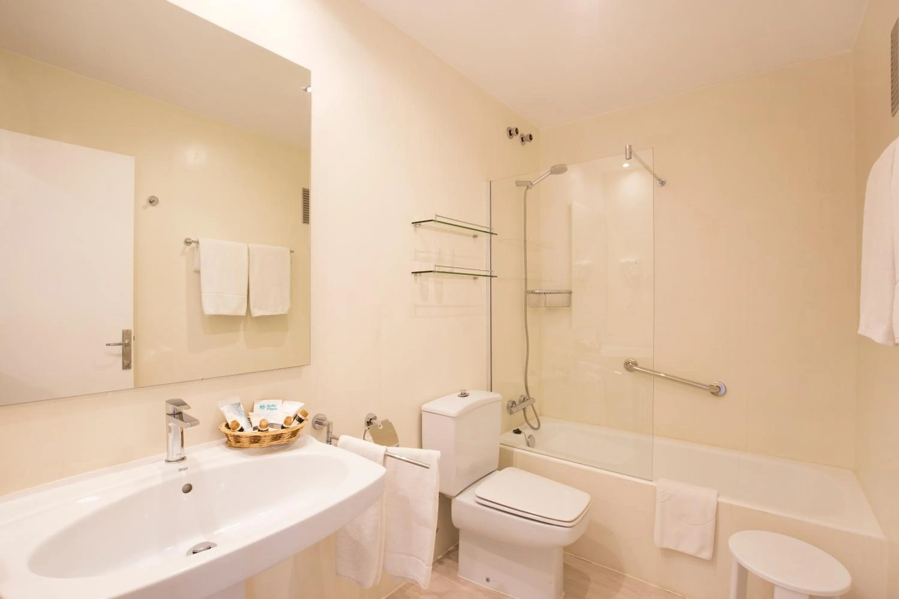 Bathroom in Hotel Bella Playa & Spa