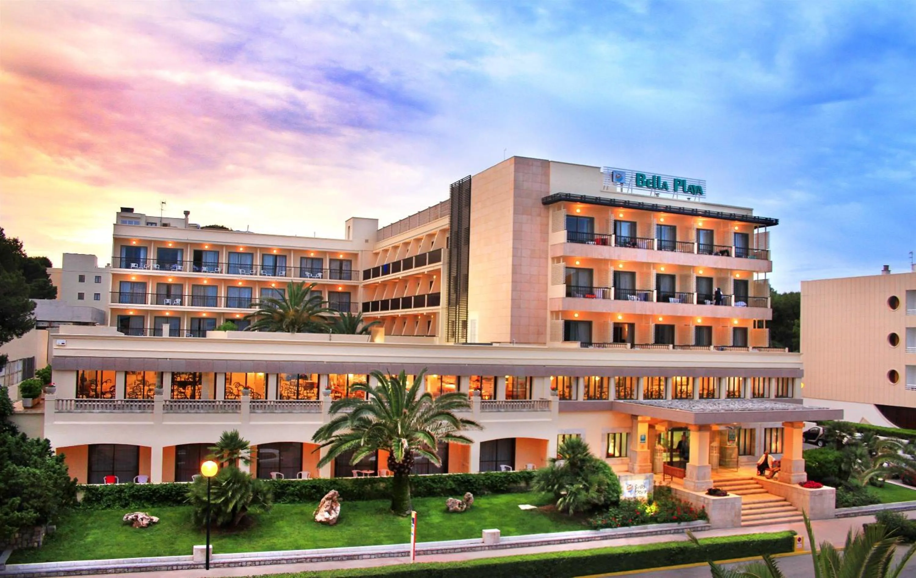 Facade/entrance in Hotel Bella Playa & Spa