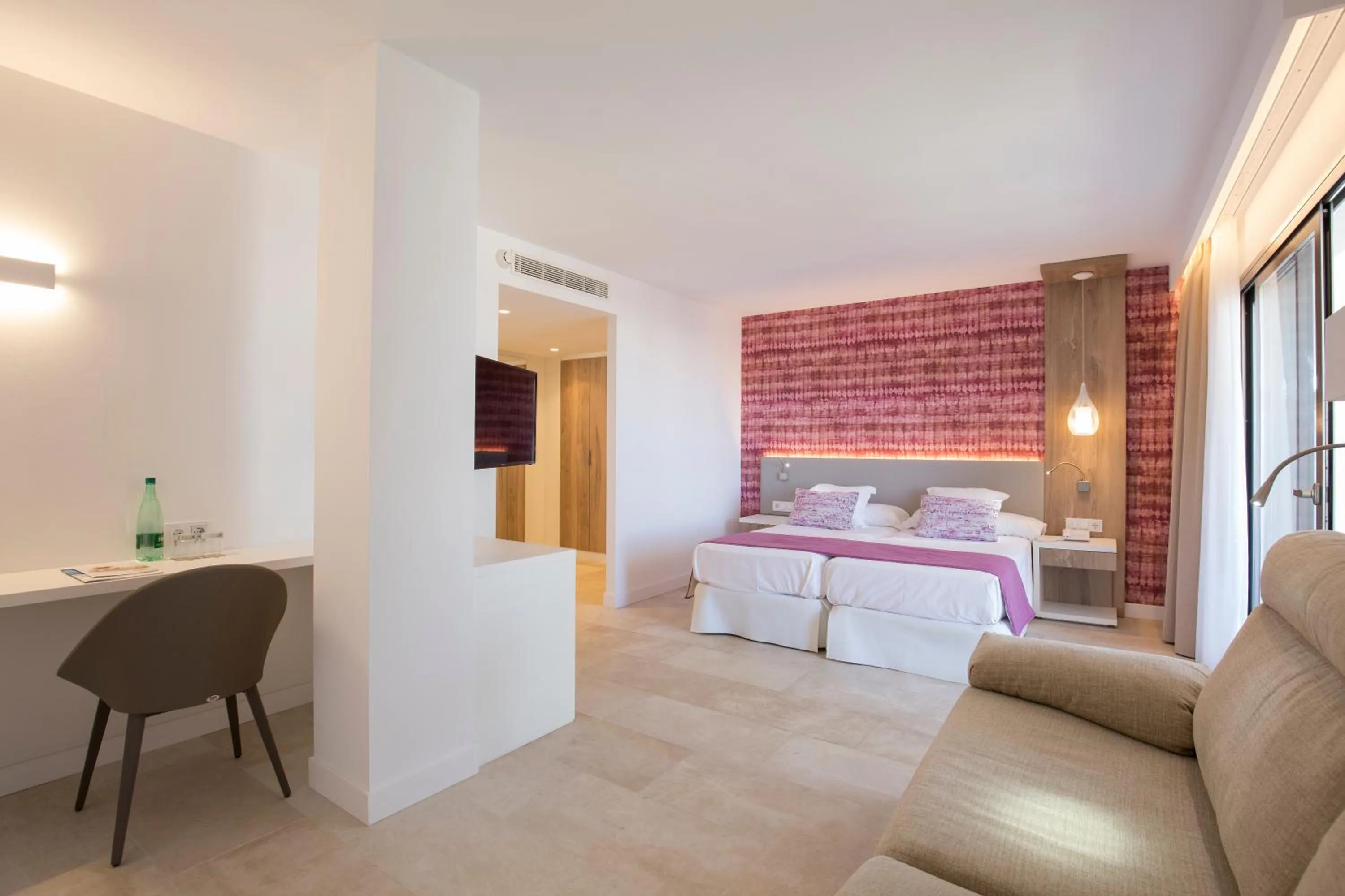 Photo of the whole room, Bed in Hotel Bella Playa & Spa