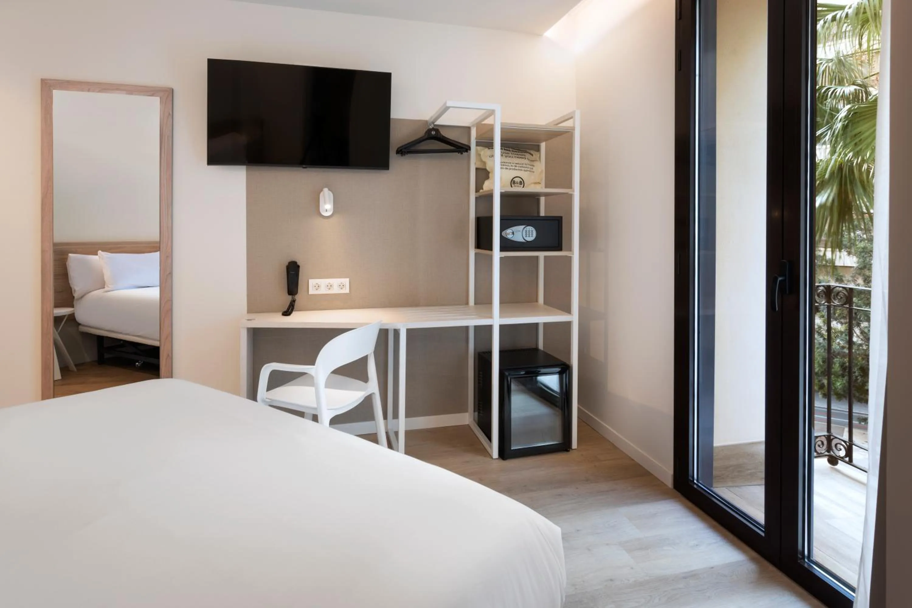 Bedroom, Bed in B&B HOTEL Alicante Centro