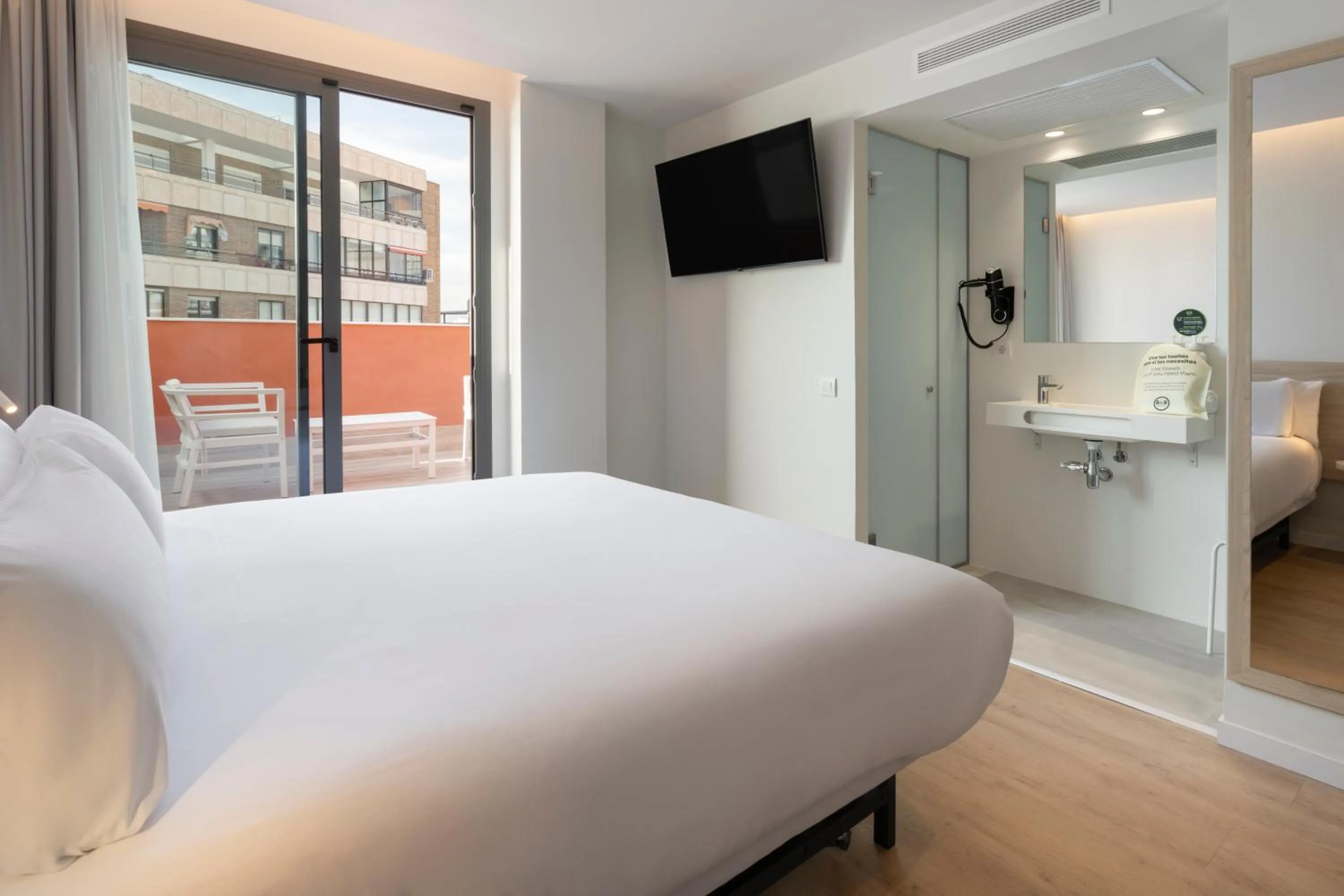 Bedroom, Bed in B&B HOTEL Alicante Centro