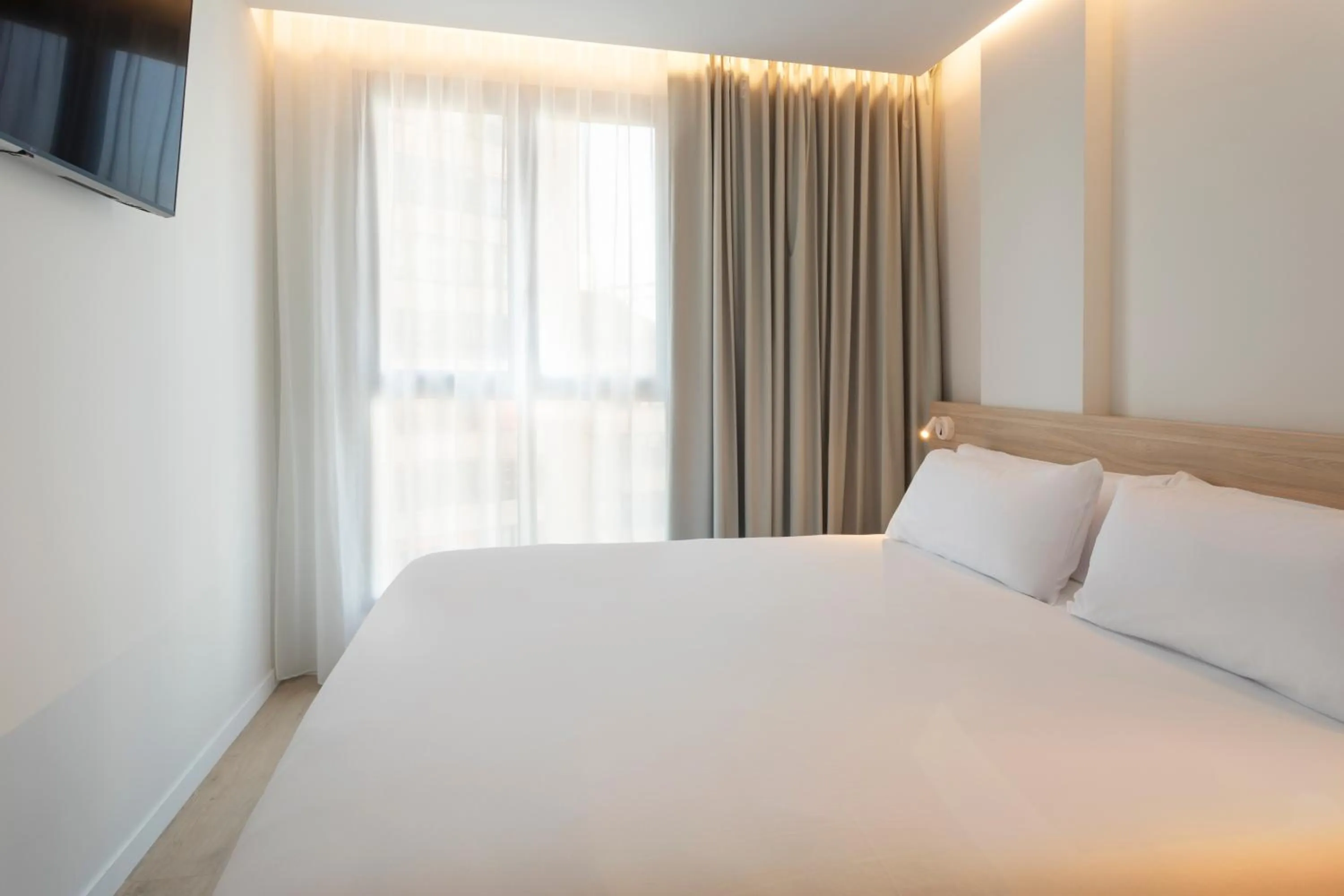 Bedroom, Bed in B&B HOTEL Alicante Centro