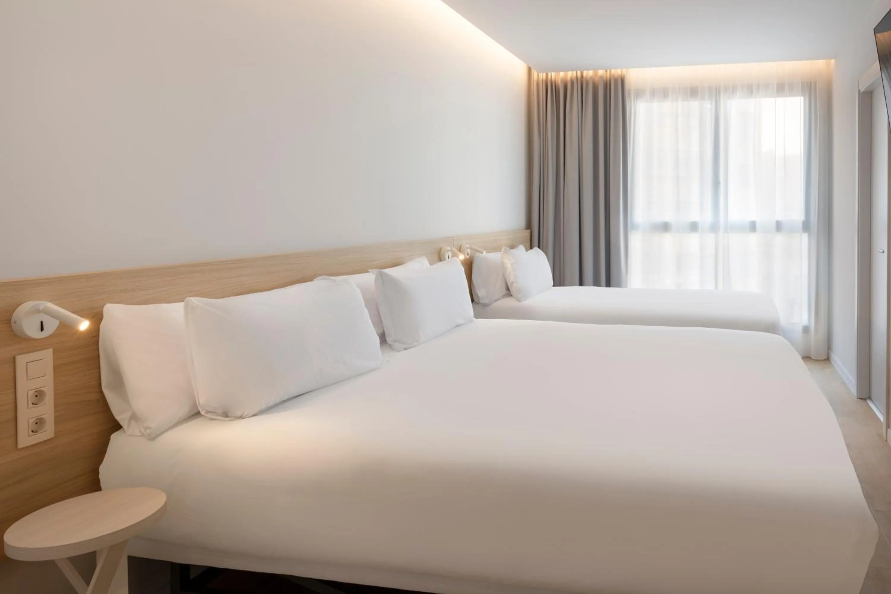 Bedroom, Bed in B&B HOTEL Alicante Centro