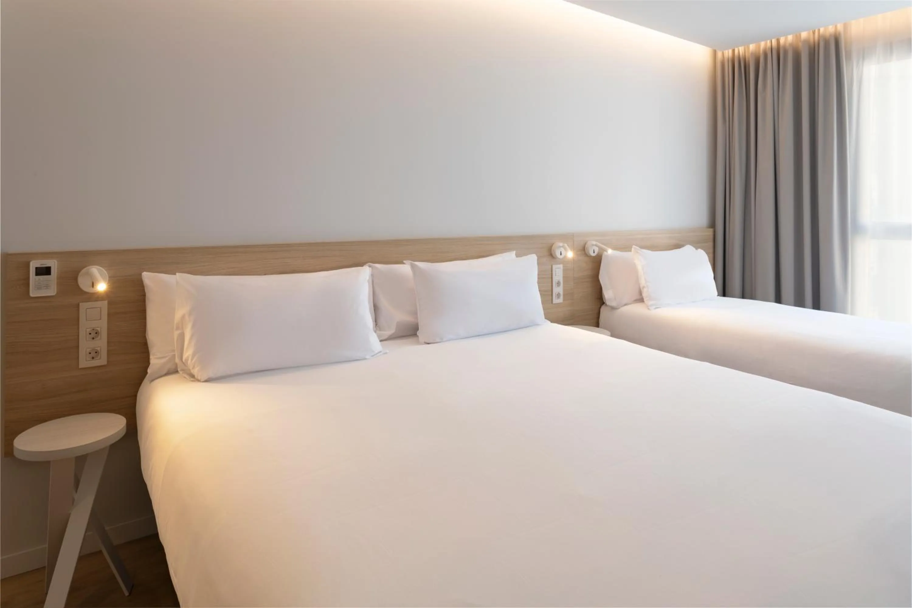 Bedroom, Bed in B&B HOTEL Alicante Centro