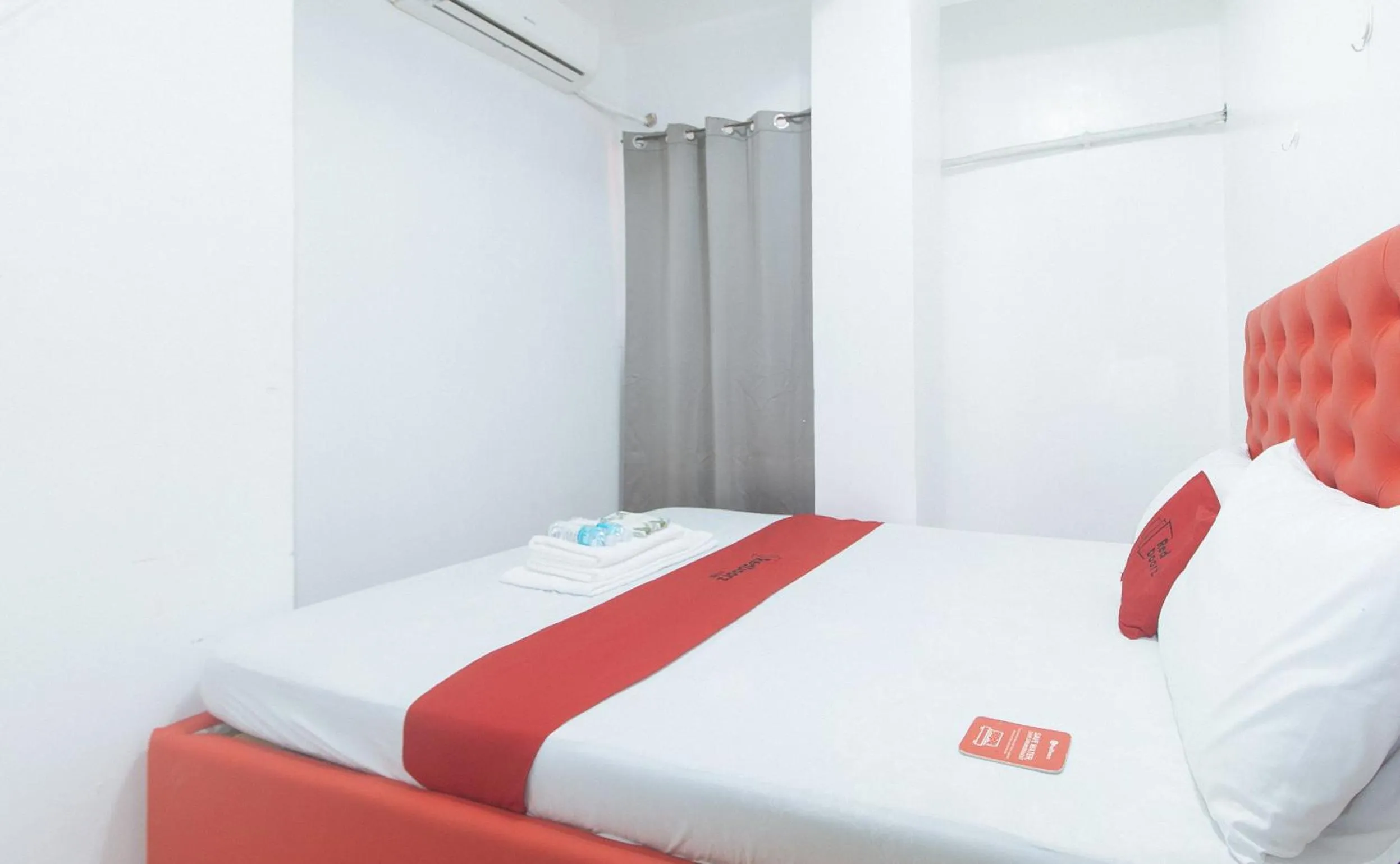 Bed in RedDoorz at Najar Residences near NAIA Terminal