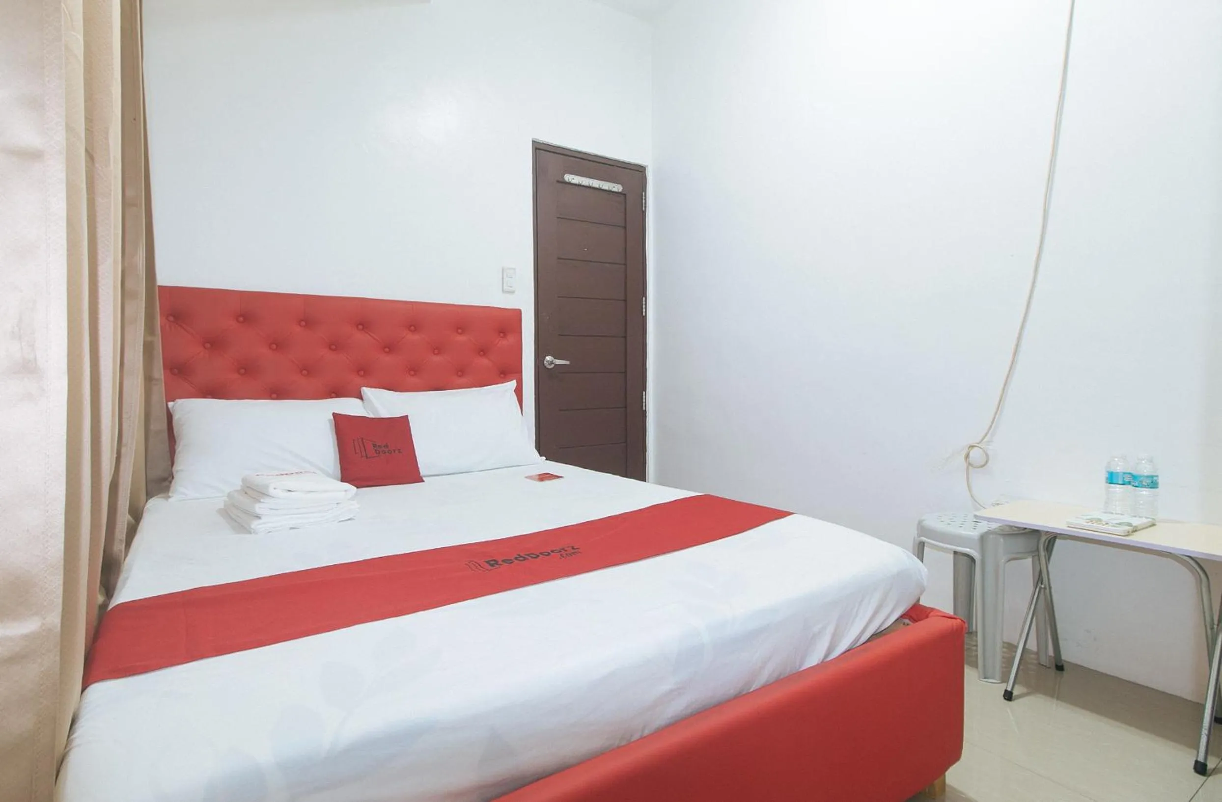 Bed in RedDoorz at Najar Residences near NAIA Terminal