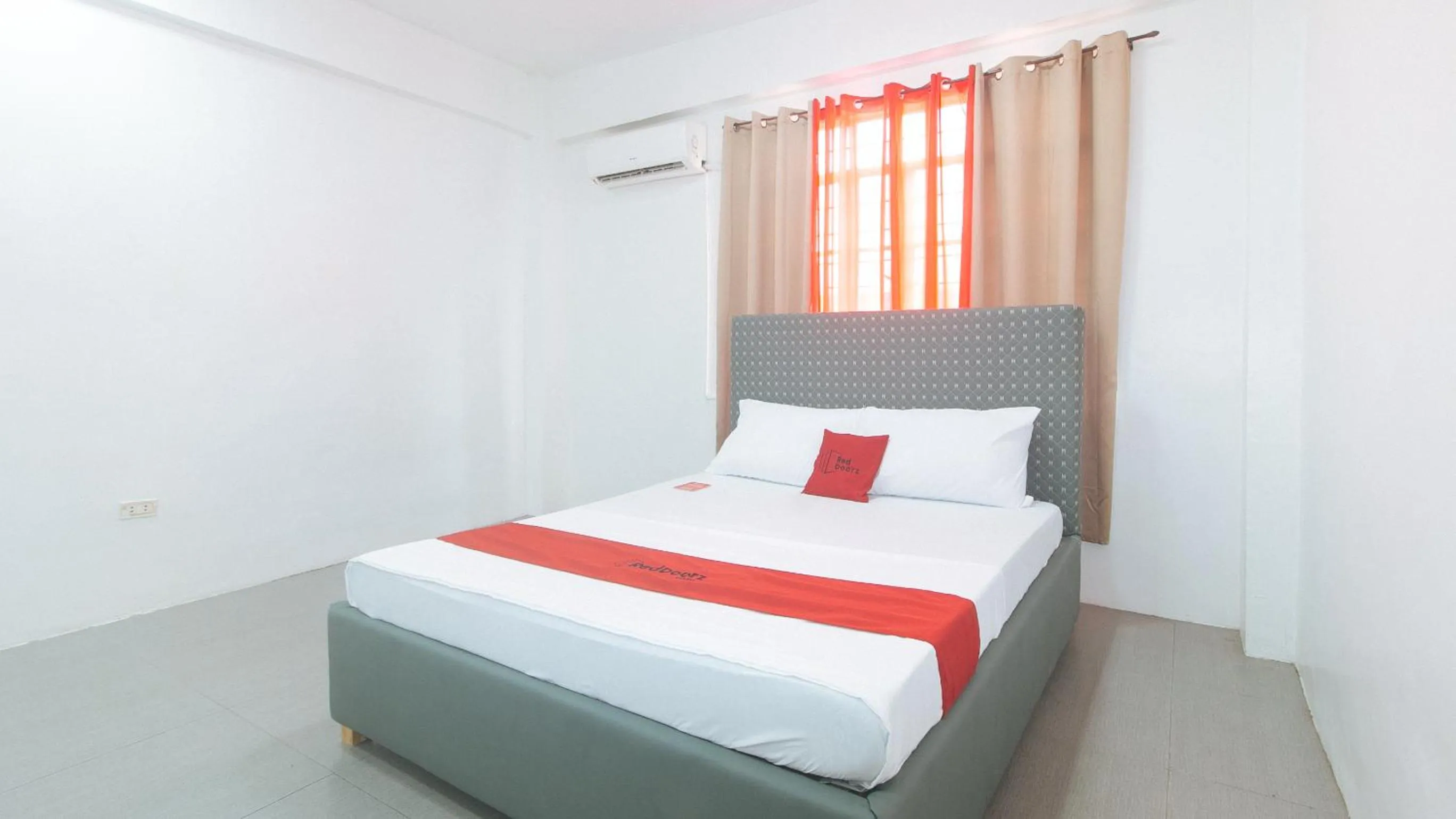 Bed in RedDoorz at Najar Residences near NAIA Terminal