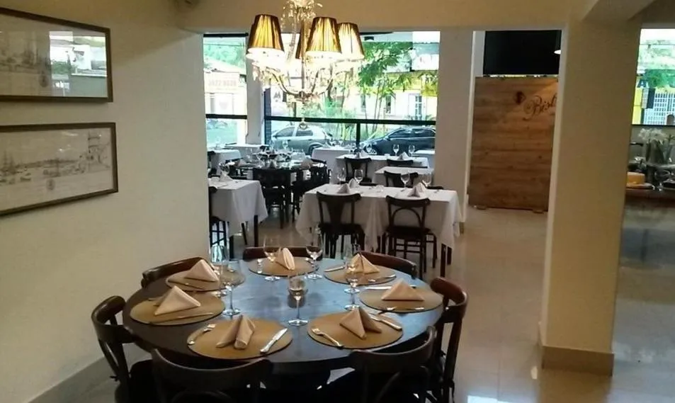 Restaurant/places to eat in Itajubá Flat Hotel