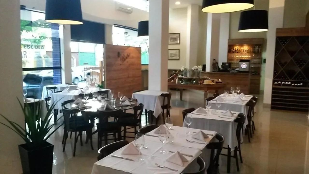 Restaurant/places to eat in Itajubá Flat Hotel
