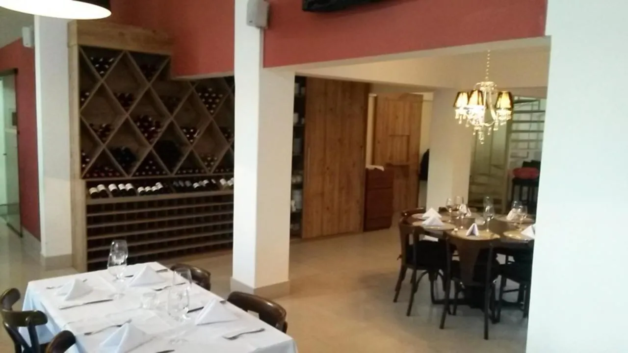 Restaurant/places to eat, Bed in Itajubá Flat Hotel