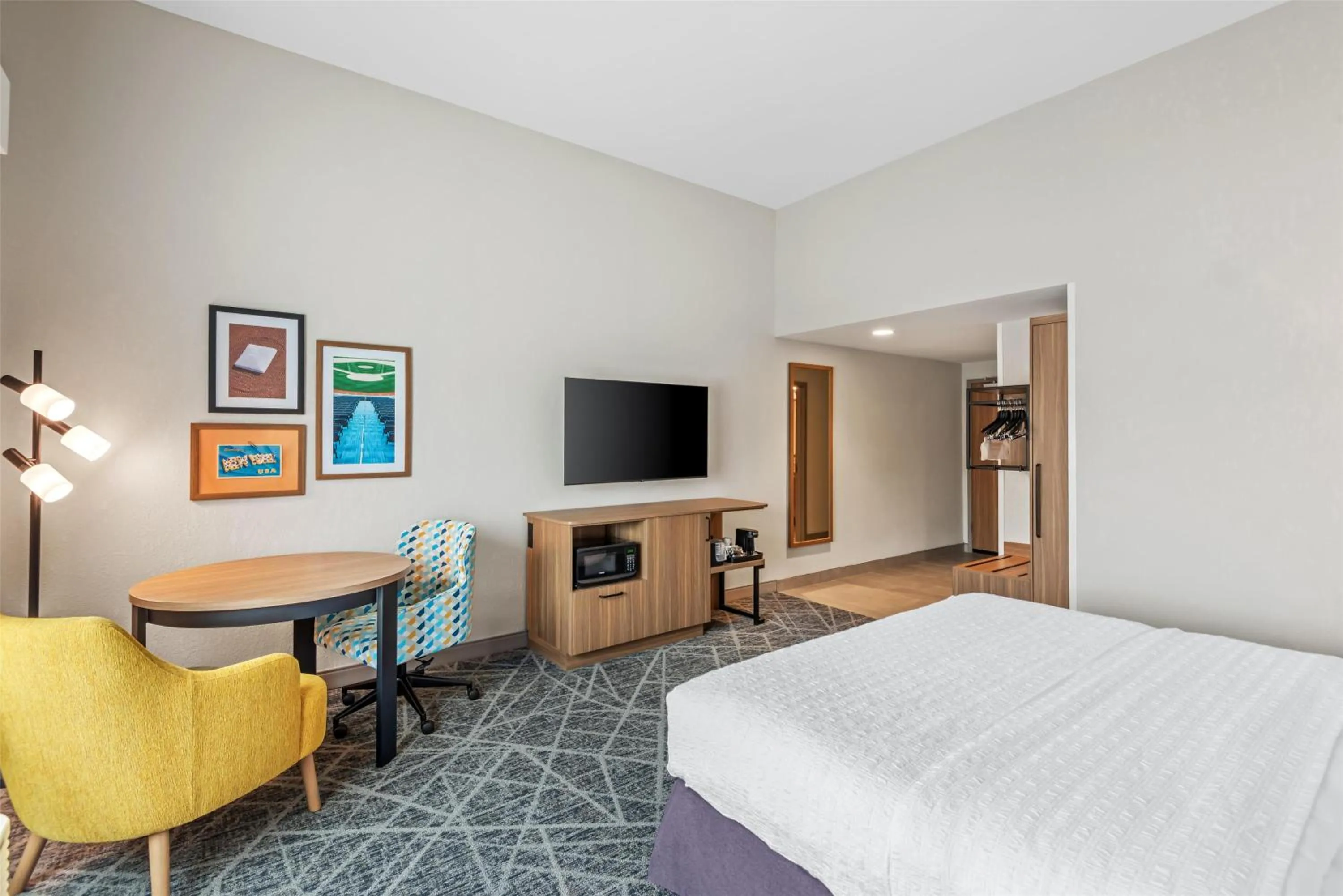 Bed in Hampton Inn Cooperstown