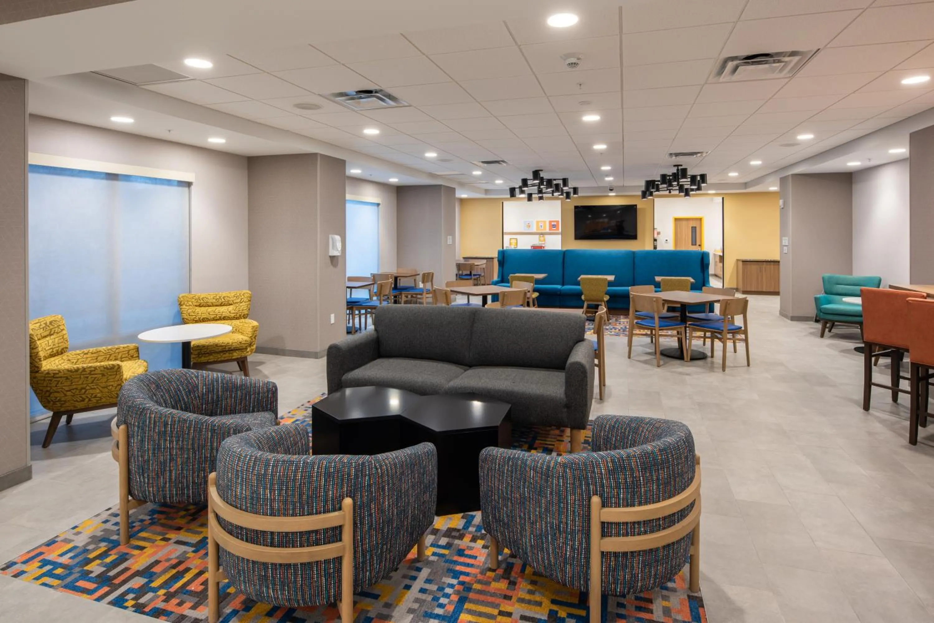 Seating area in Hampton Inn Cooperstown